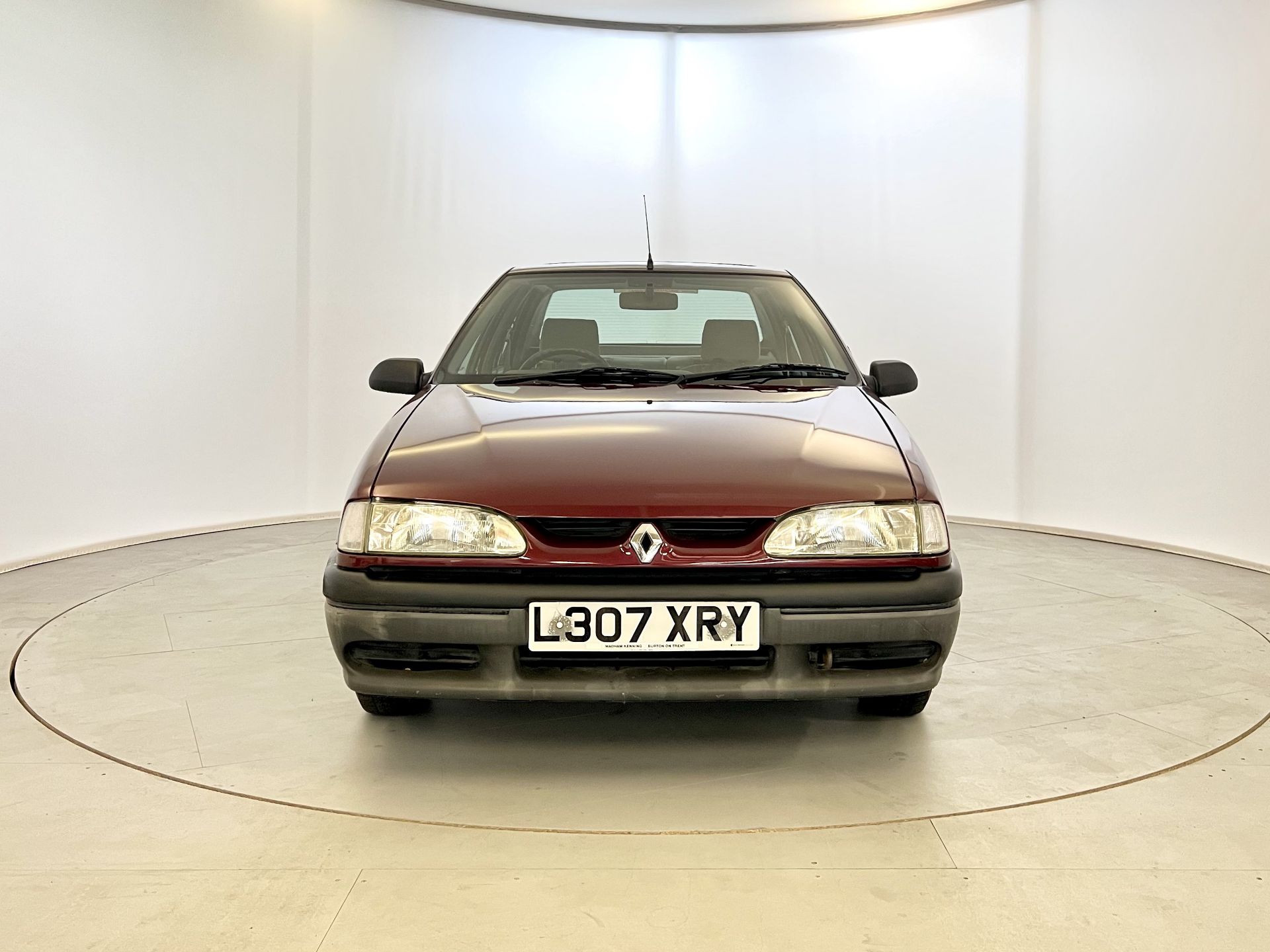 Renault 19 - Image 2 of 38