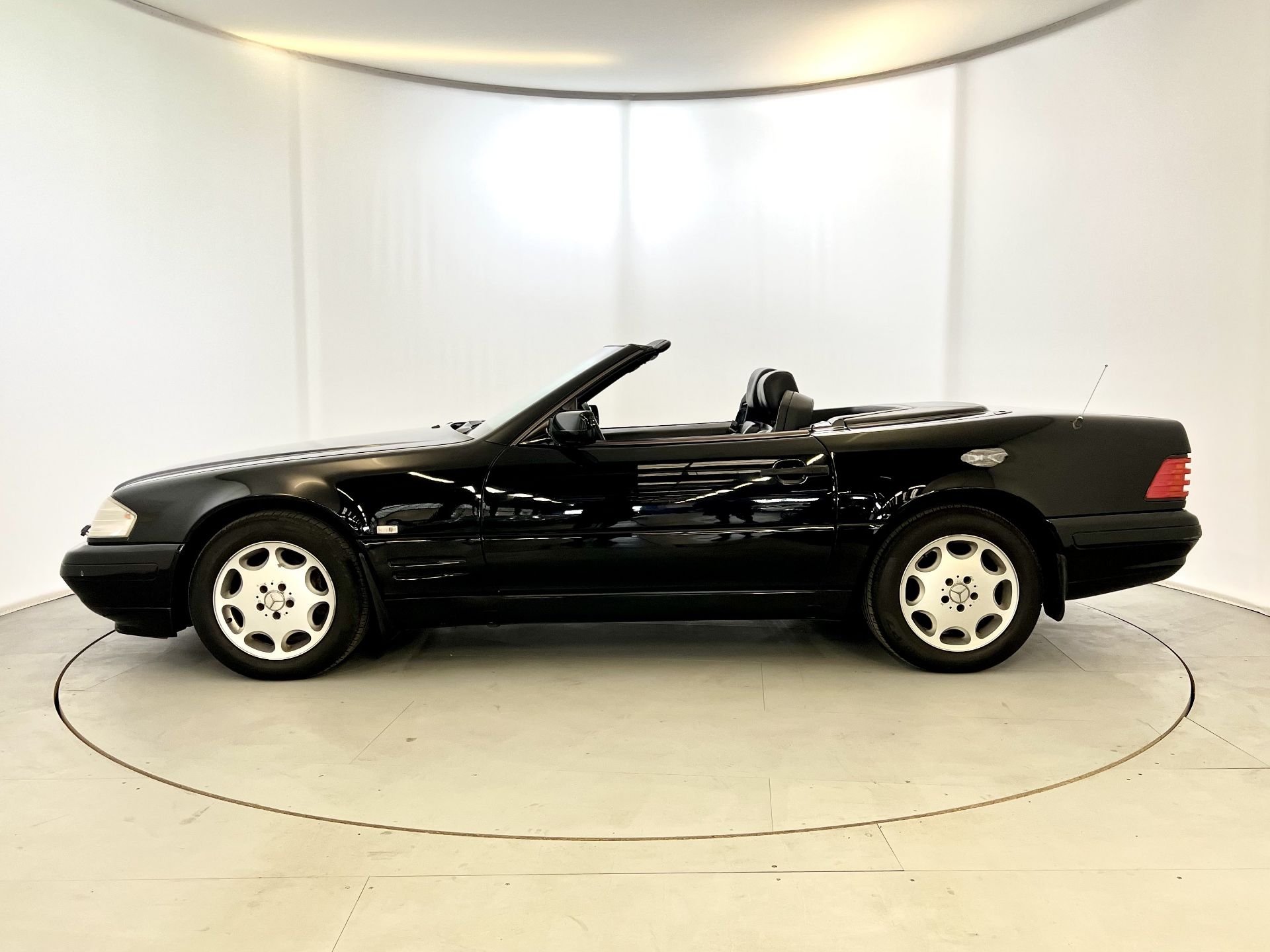 Mercedes SL320 - Image 5 of 48