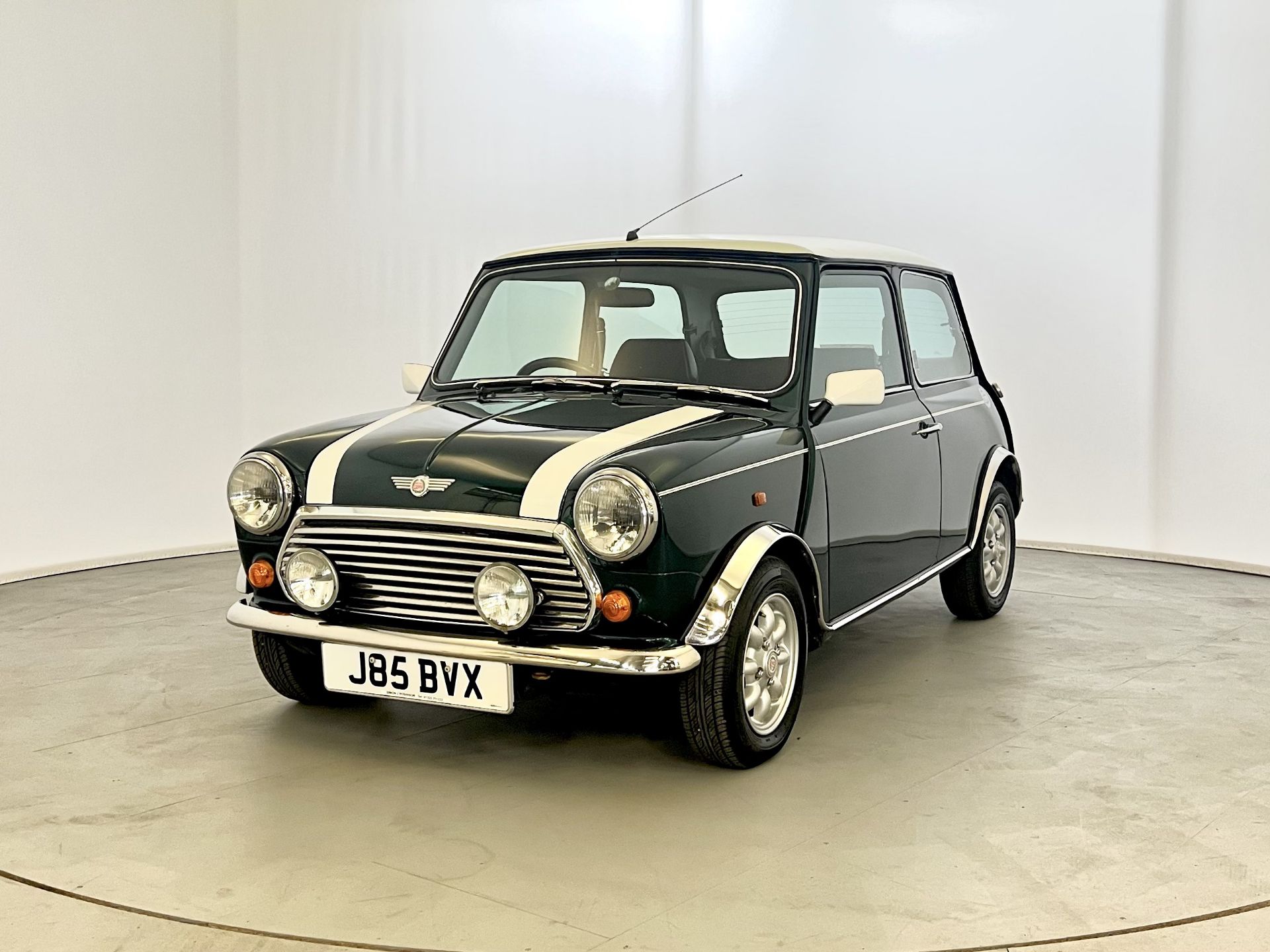 Mini Cooper - Image 3 of 29