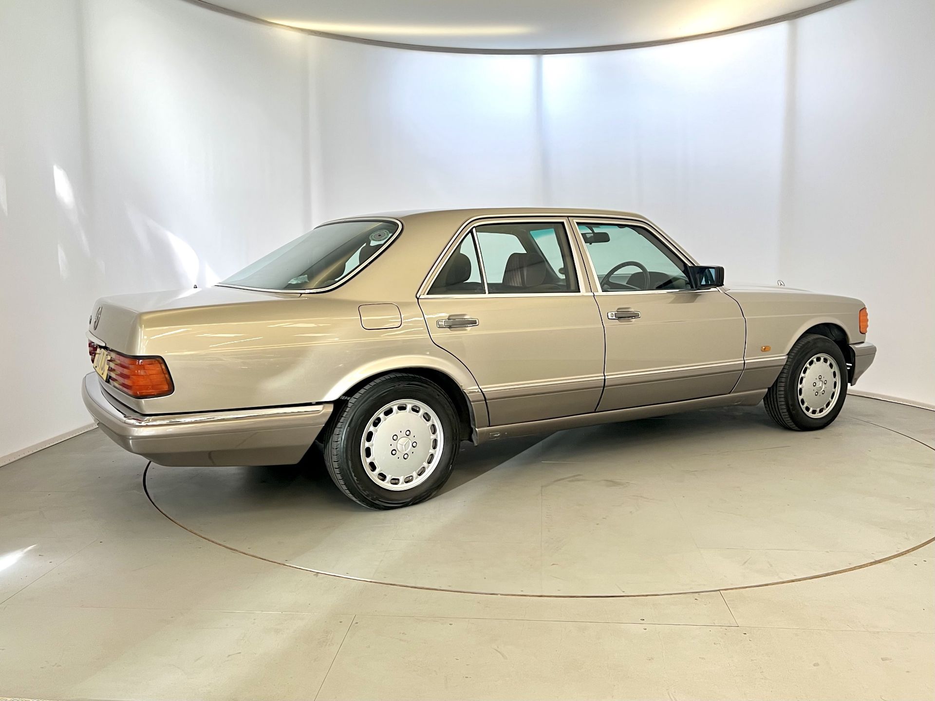 Mercedes-Benz 300SE - Image 10 of 31