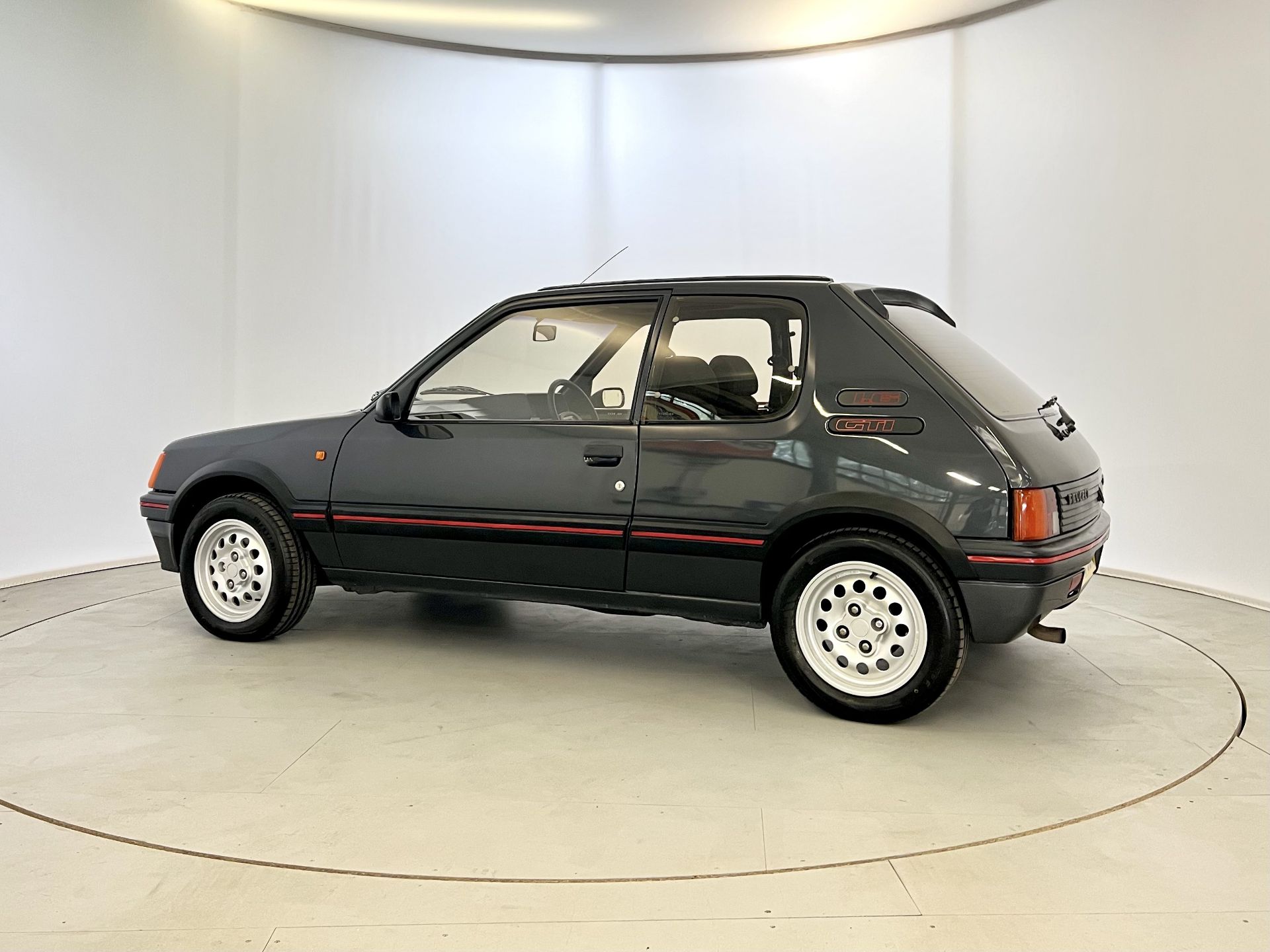 Peugeot 205 GTI - Image 6 of 31