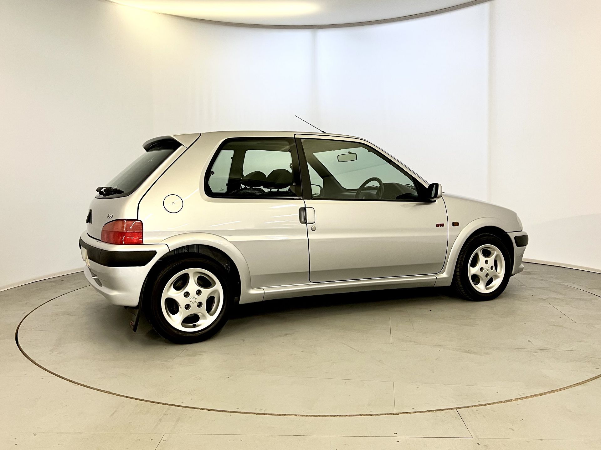 Peugeot 106 GTI - Image 10 of 30