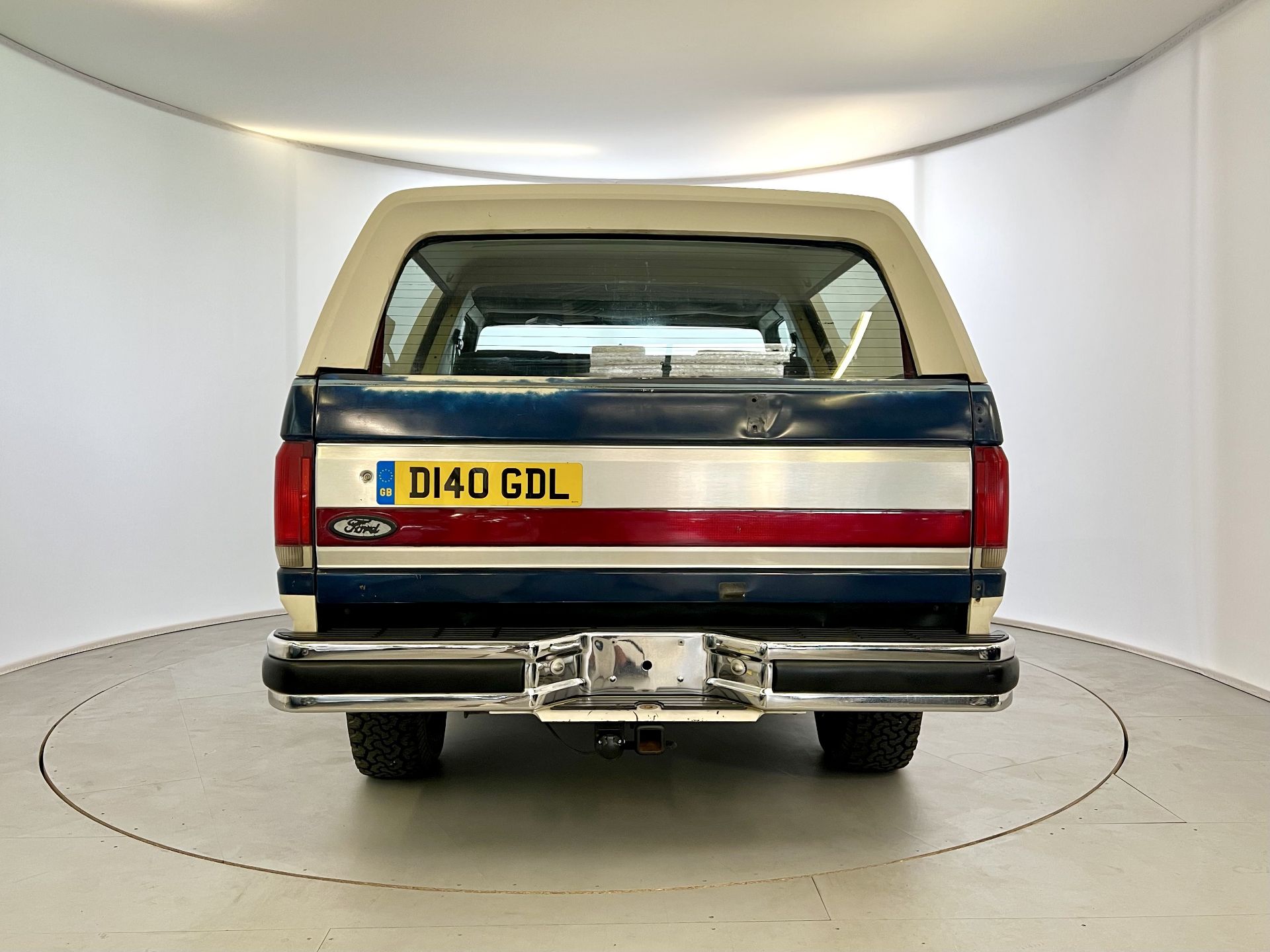 Ford Bronco XLT - Image 8 of 33