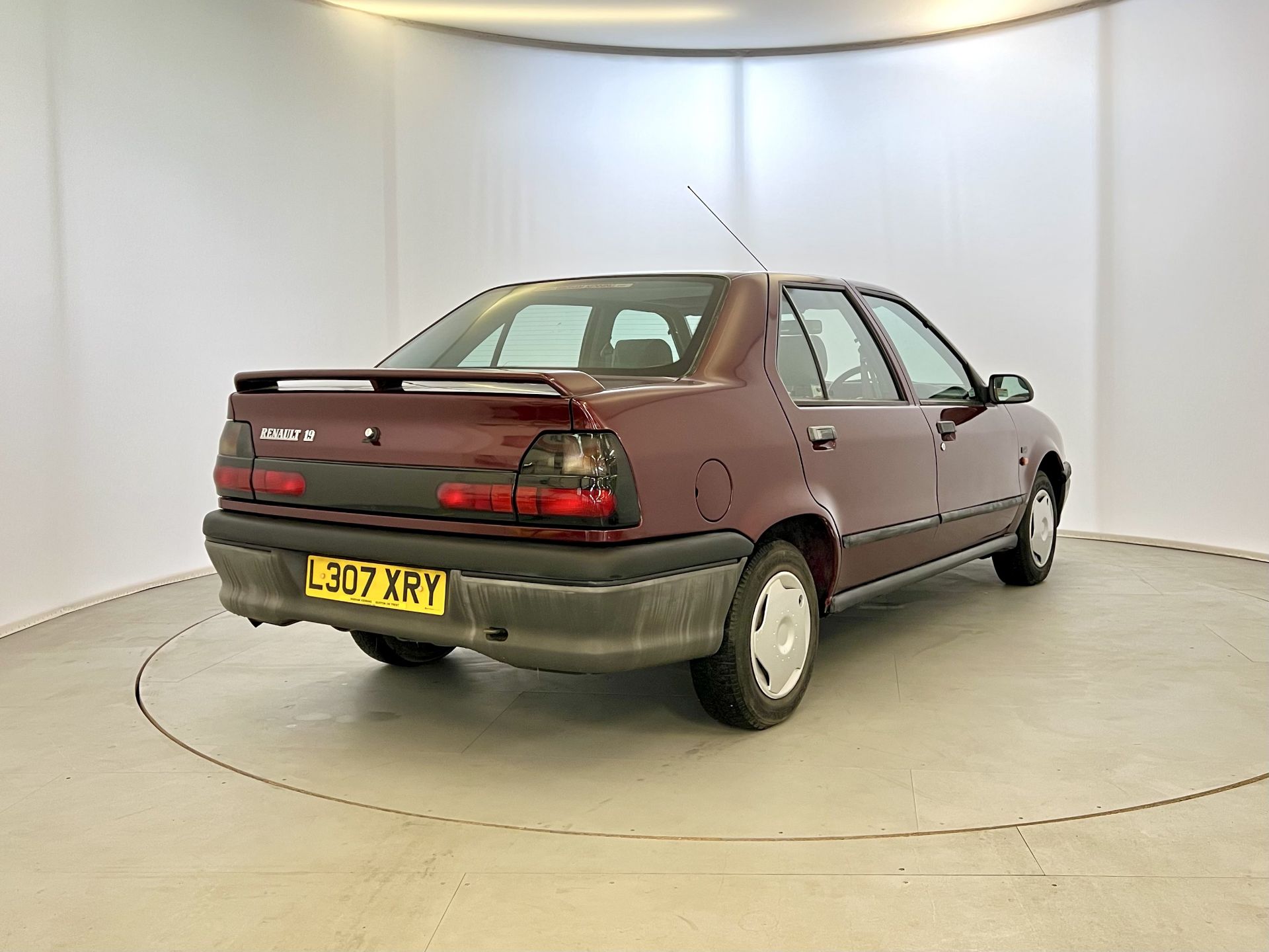 Renault 19 - Image 9 of 38