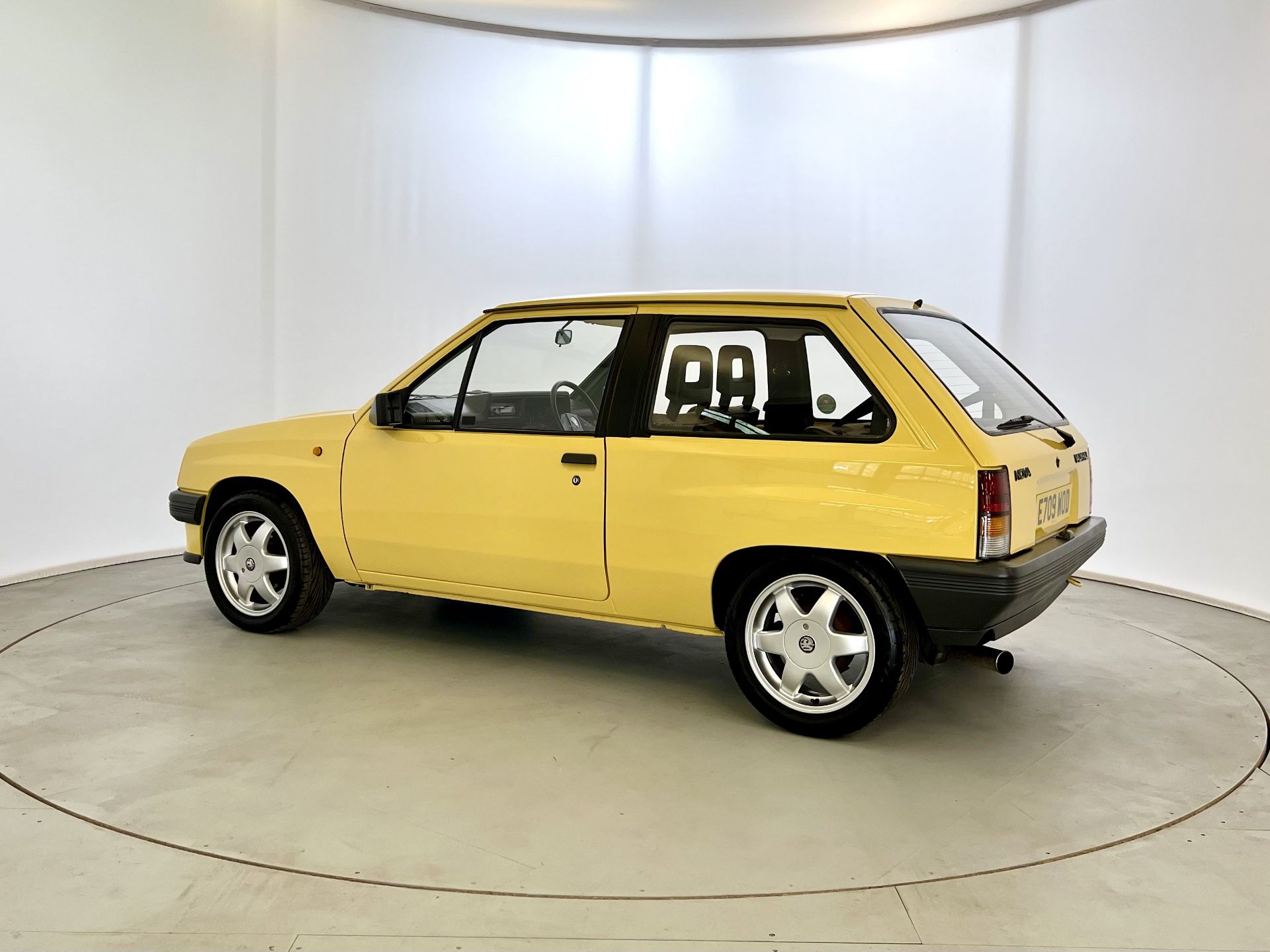 Vauxhall Nova - Image 6 of 33