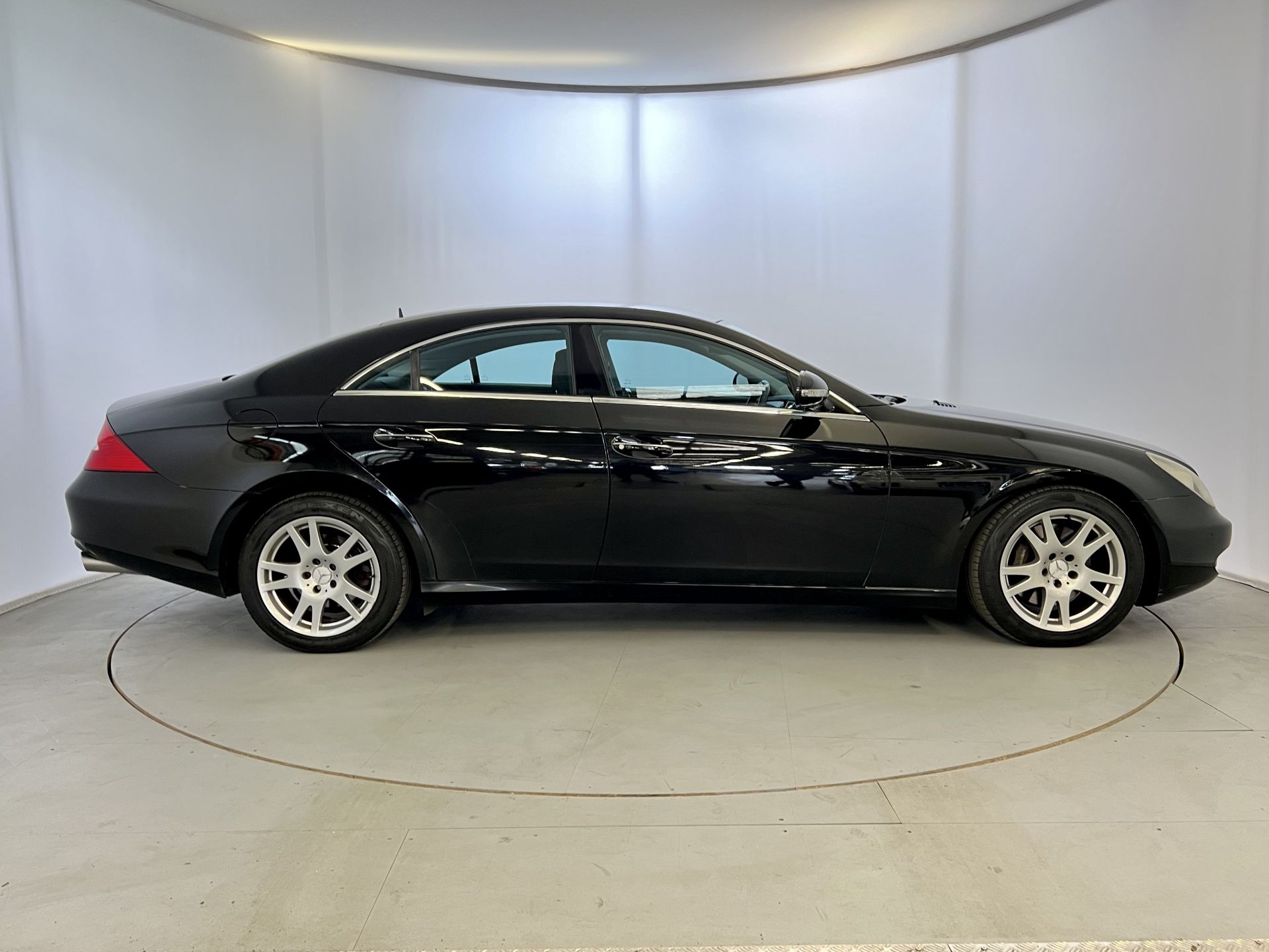 Mercedes-Benz CLS 350 - Image 11 of 32