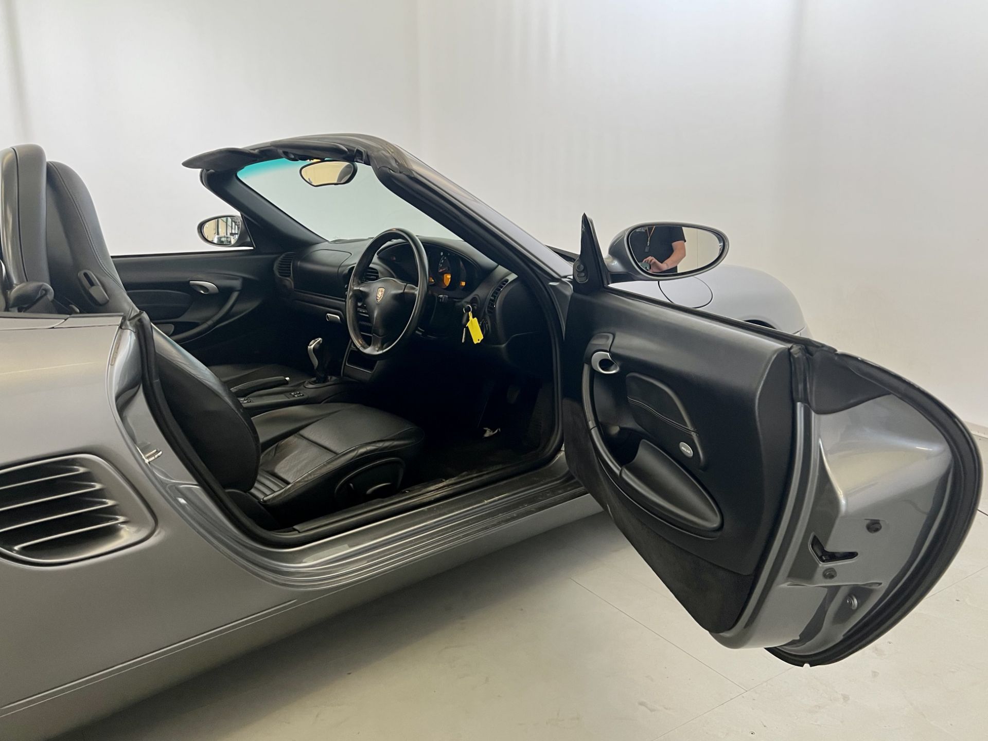 Porshe Boxster - Image 17 of 31
