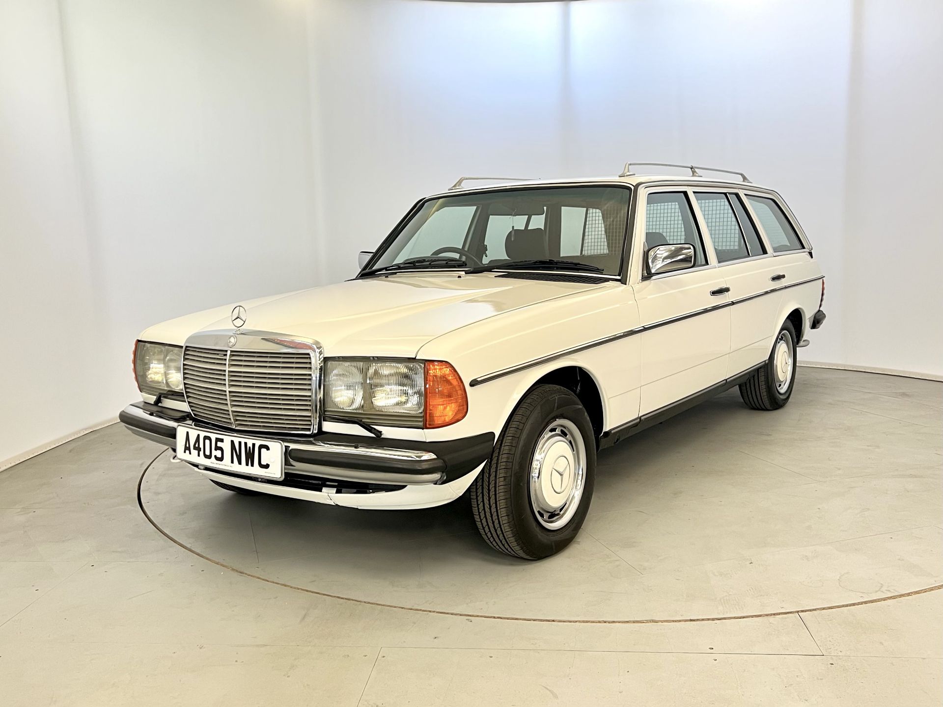 Mercedes-Benz 200T - Image 3 of 34