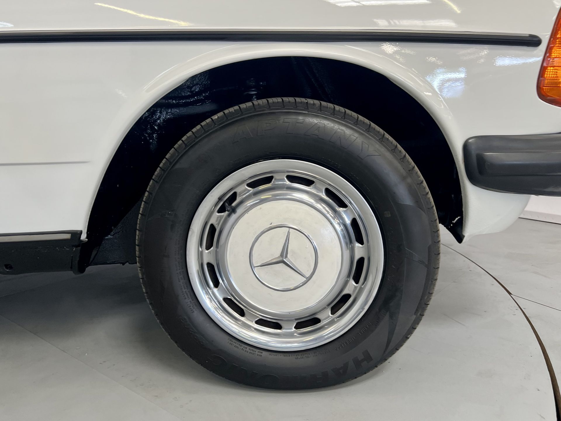 Mercedes-Benz 200T - Image 13 of 34