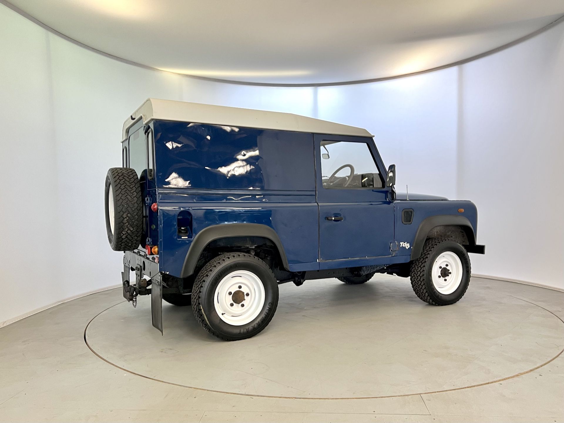 Land Rover Defender 90 - Image 10 of 31