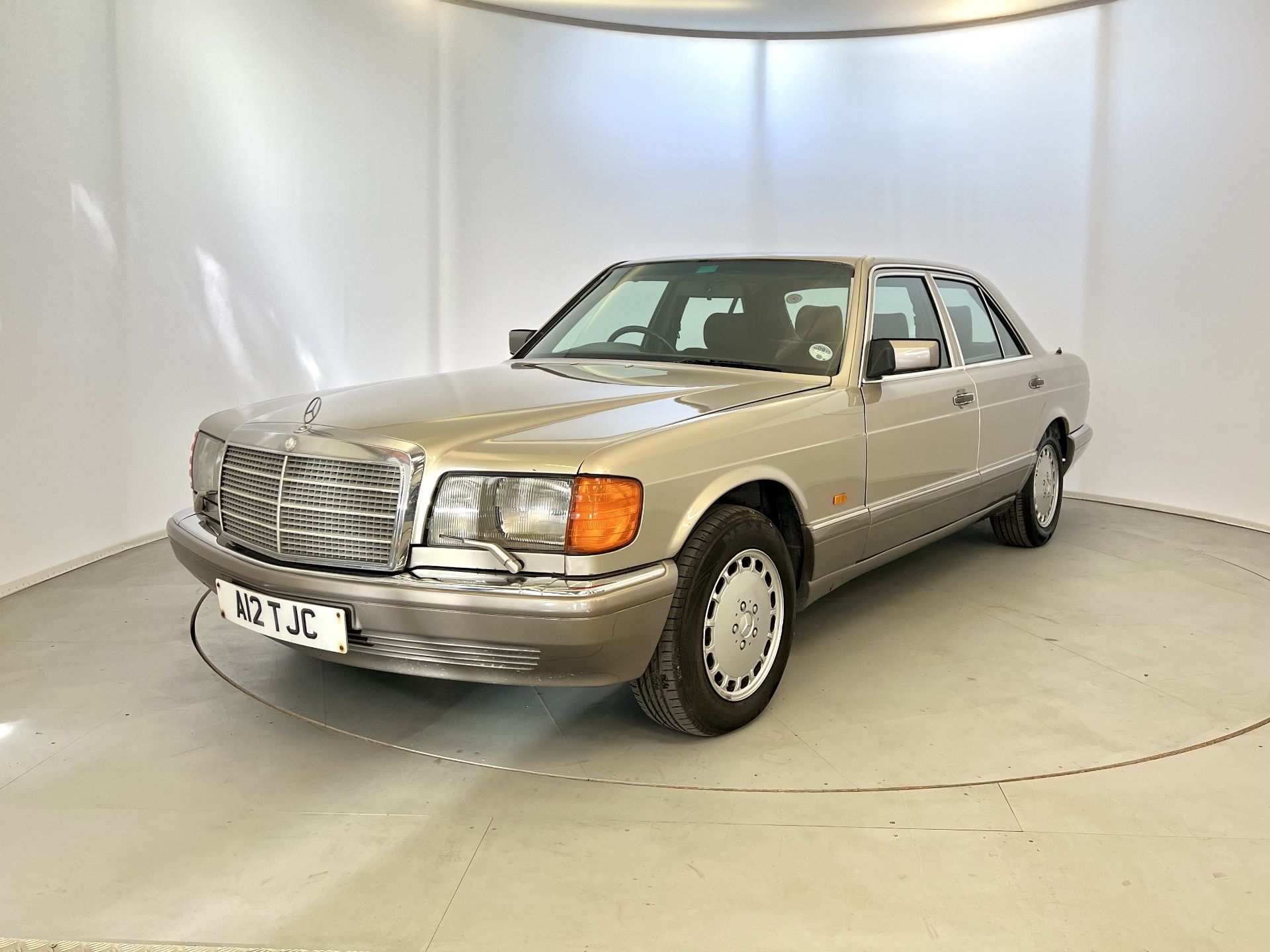 Mercedes-Benz 300SE - Image 3 of 31
