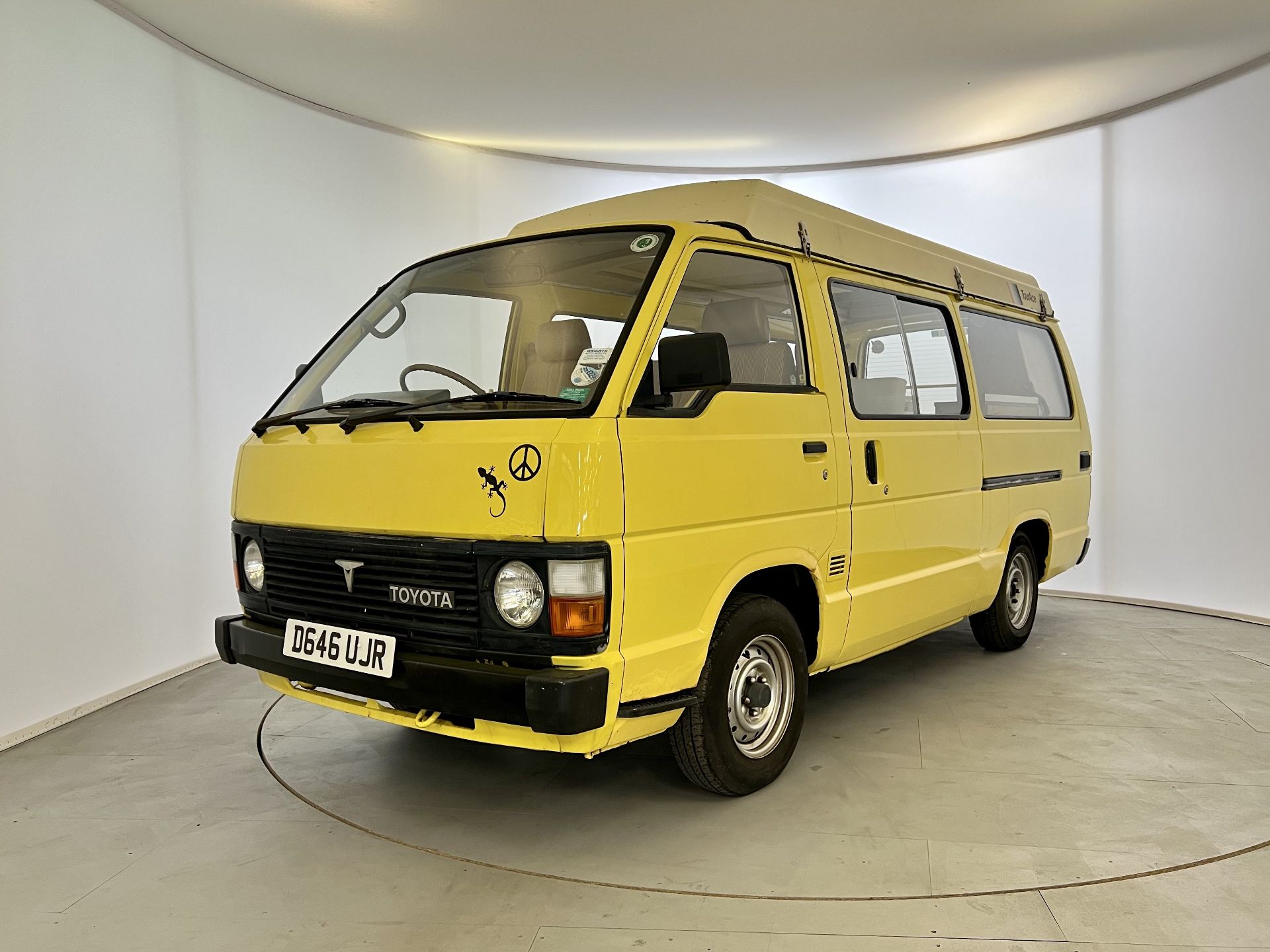 Toyota Hi-Ace - Image 3 of 33