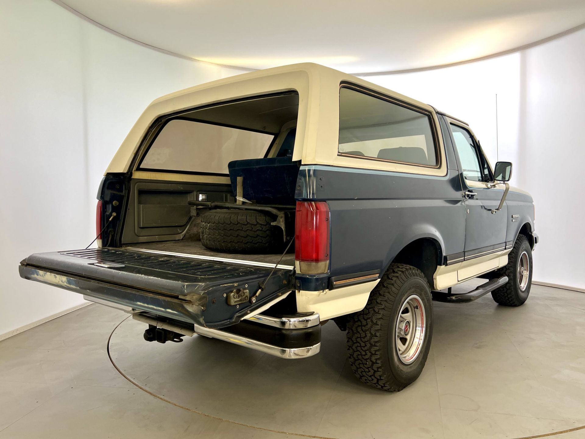 Ford Bronco XLT - Image 27 of 33