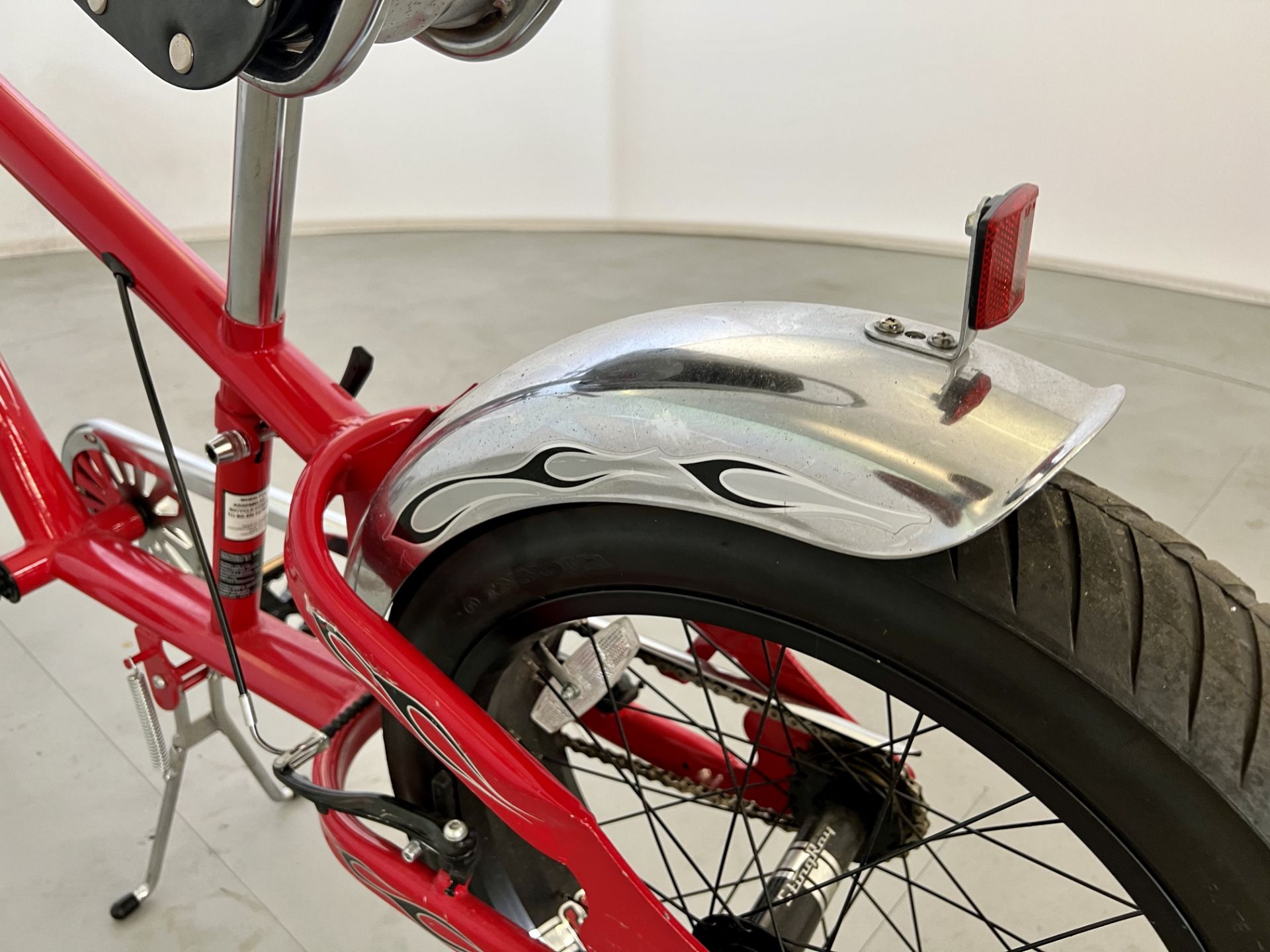 Schwinn Stingray - Image 8 of 11