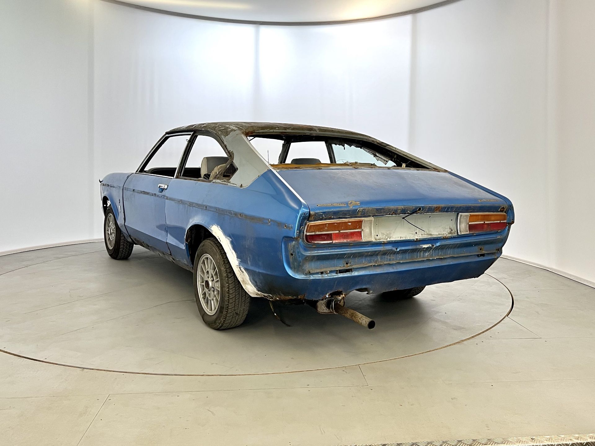 Ford Granada Coupe GHIA - Image 7 of 21