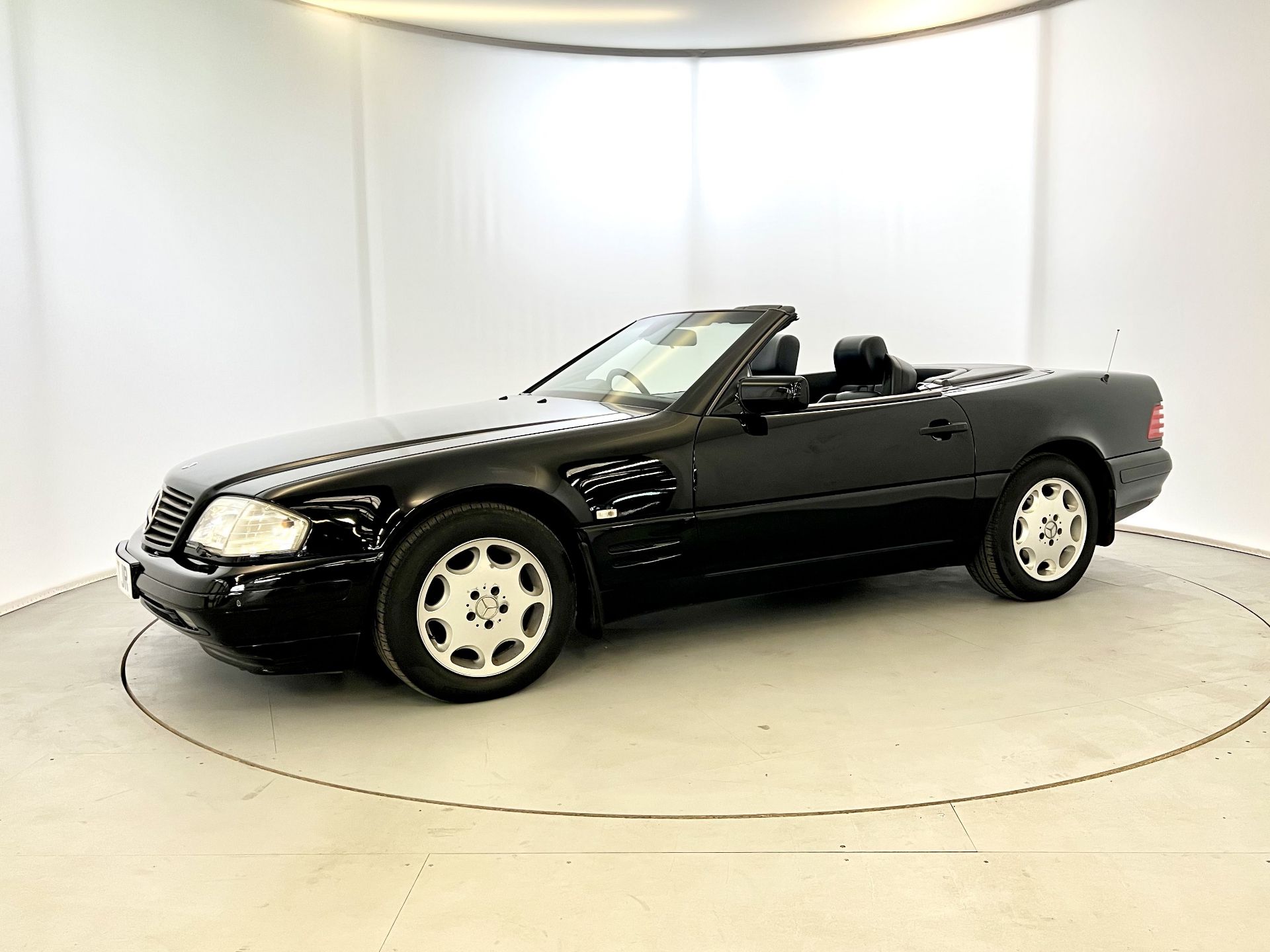 Mercedes SL320 - Image 4 of 48