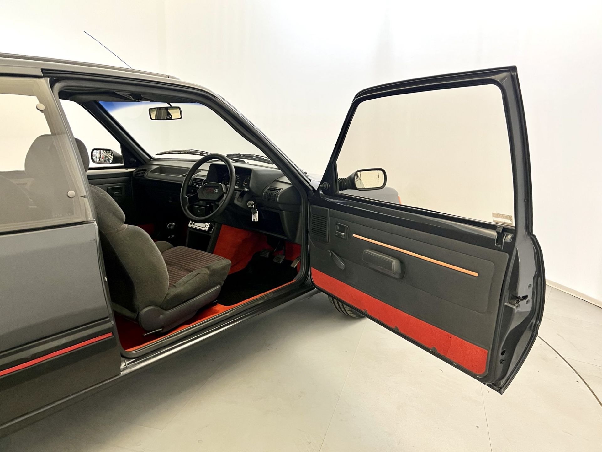 Peugeot 205 GTI - Image 18 of 31