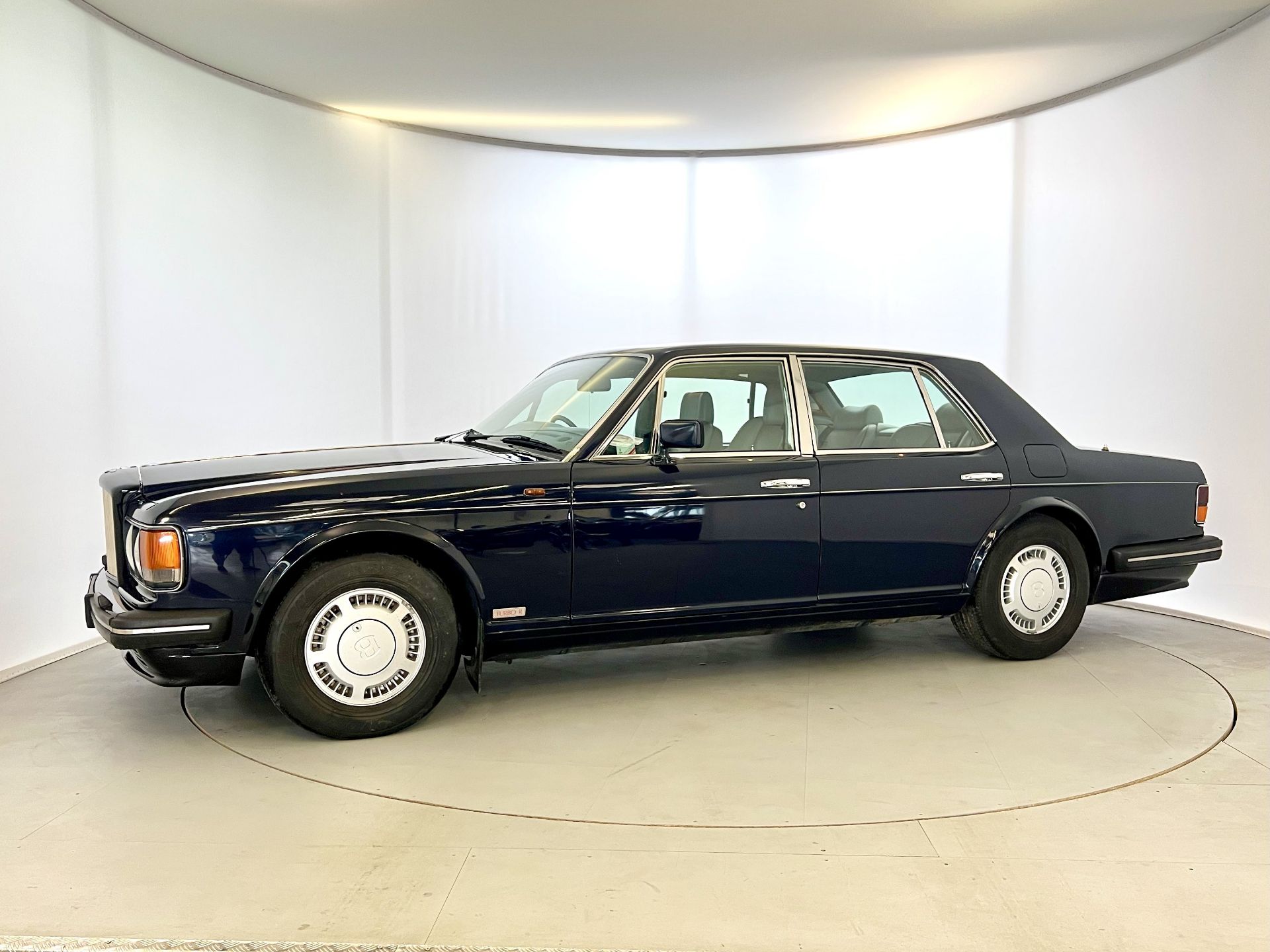 Bentley Turbo R - Image 4 of 43