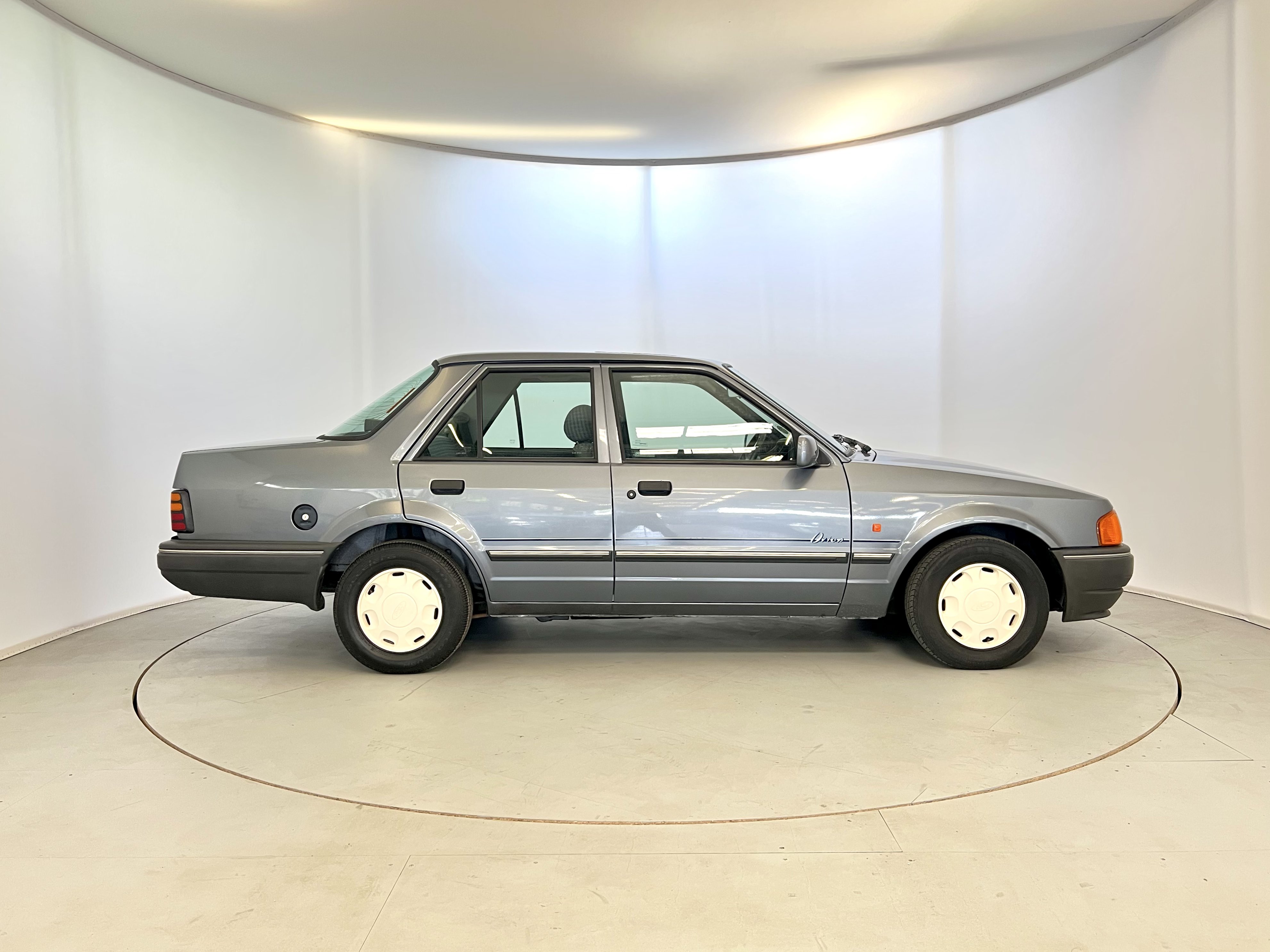 Ford Orion DX - Image 11 of 34