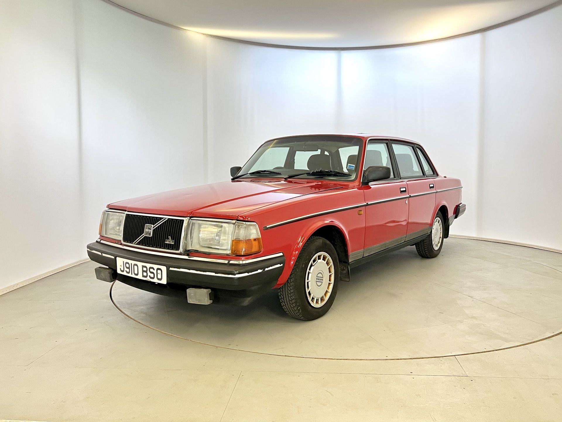 Volvo 240GL - Image 3 of 33