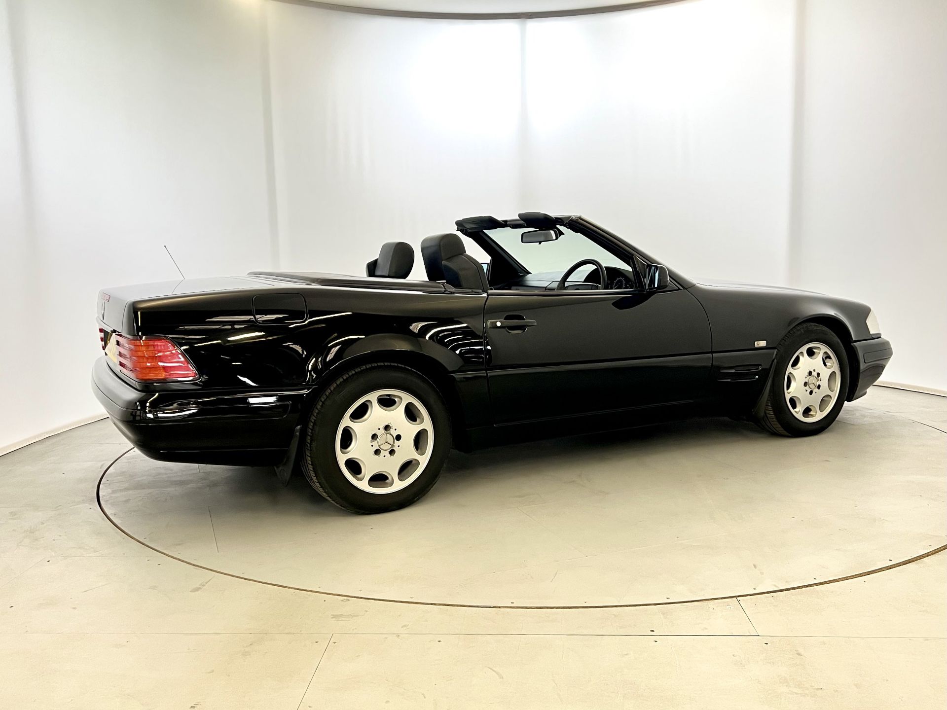 Mercedes SL320 - Image 10 of 48