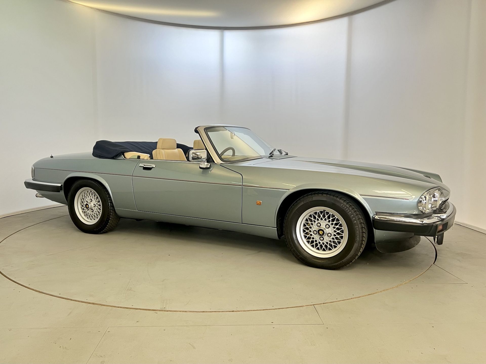 Jaguar XJS V12 Cabriolet - Image 12 of 33