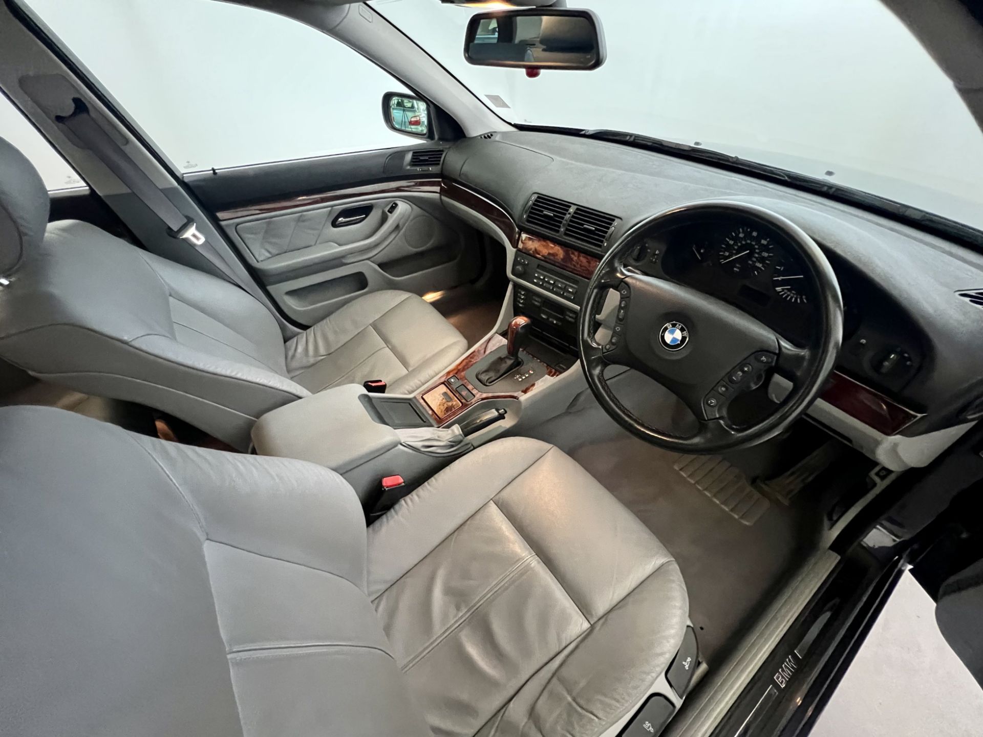 BMW 525i - Image 19 of 37