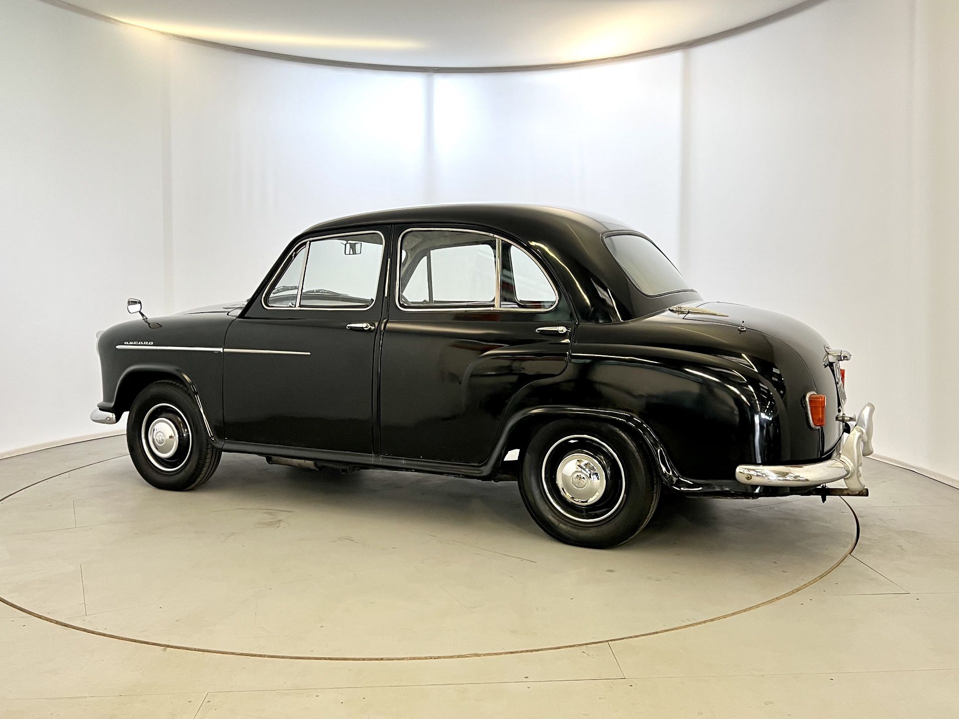 Morris Oxford Series II - Image 6 of 36