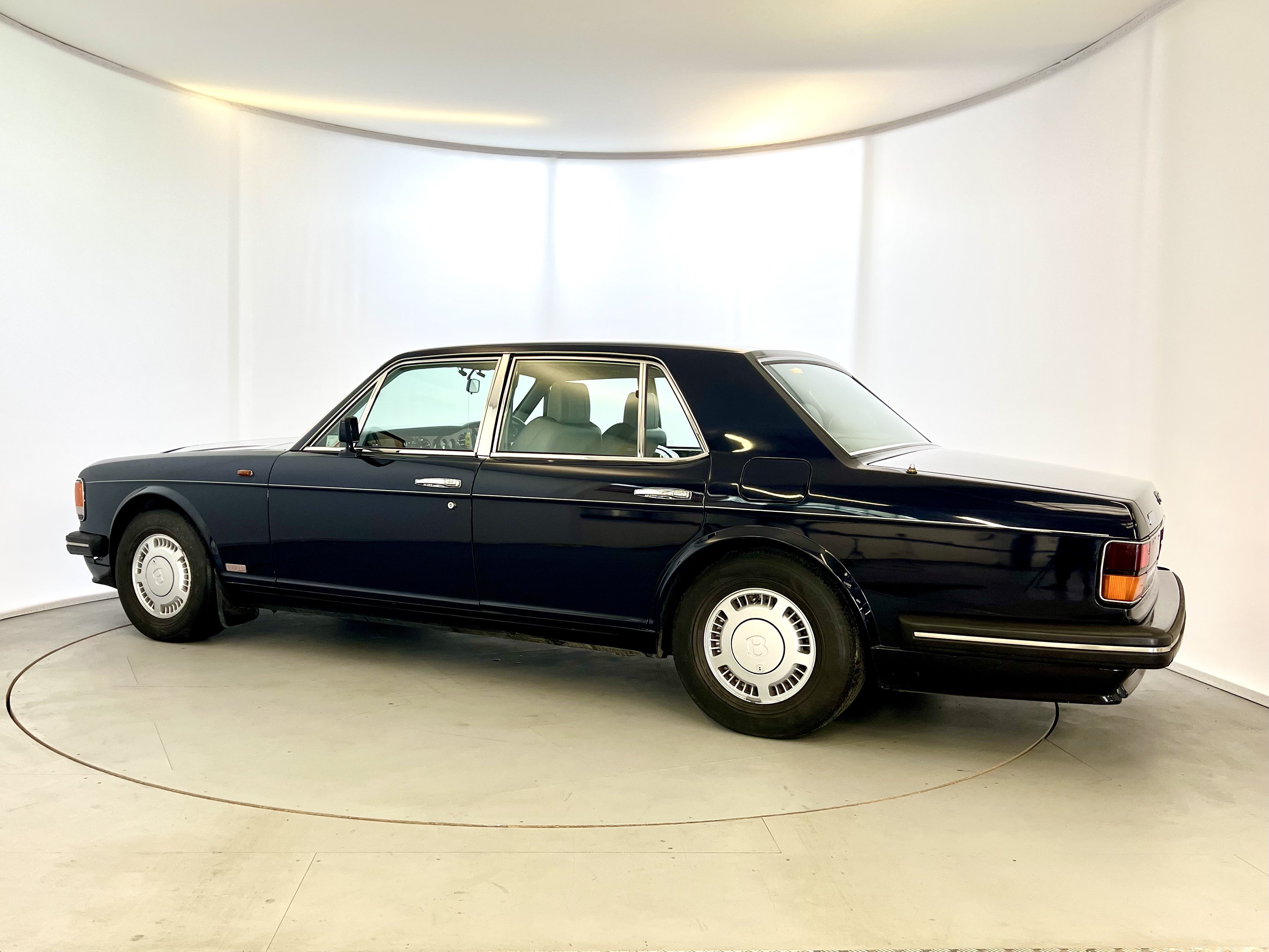 Bentley Turbo R - Image 6 of 43