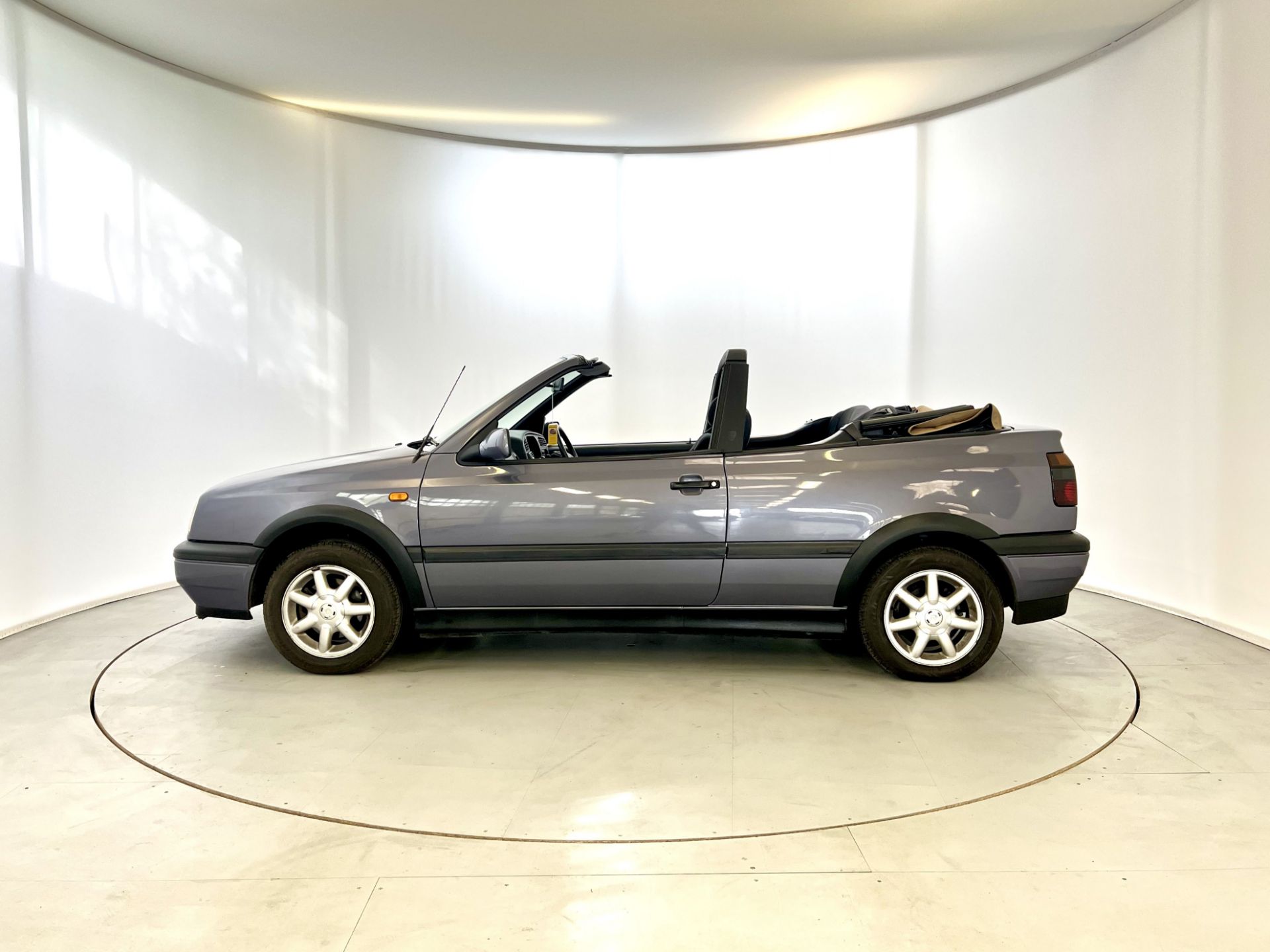 Volkswagen Golf Cabrio - Image 5 of 35