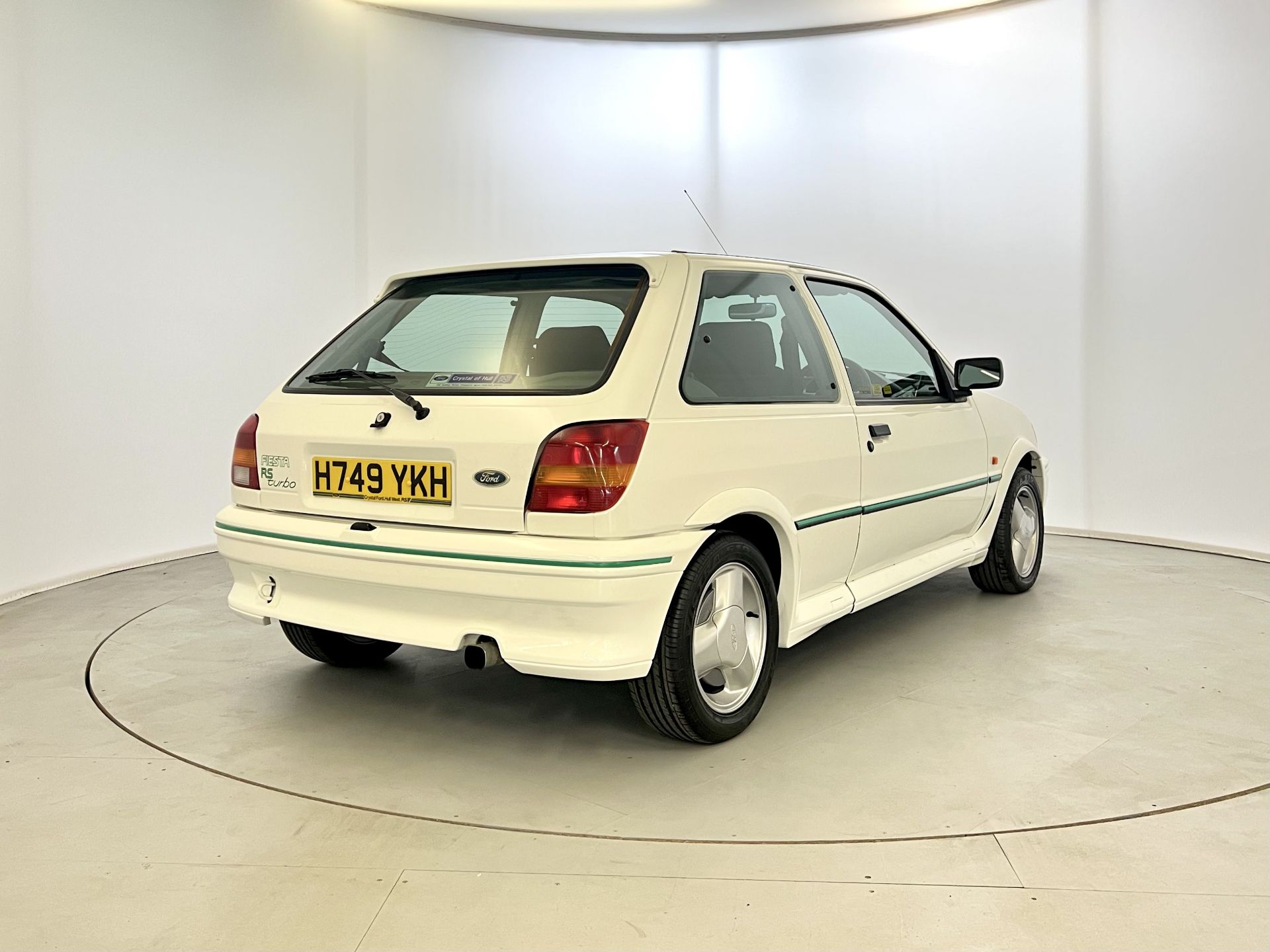 Ford Fiesta RS Turbo - Image 9 of 33