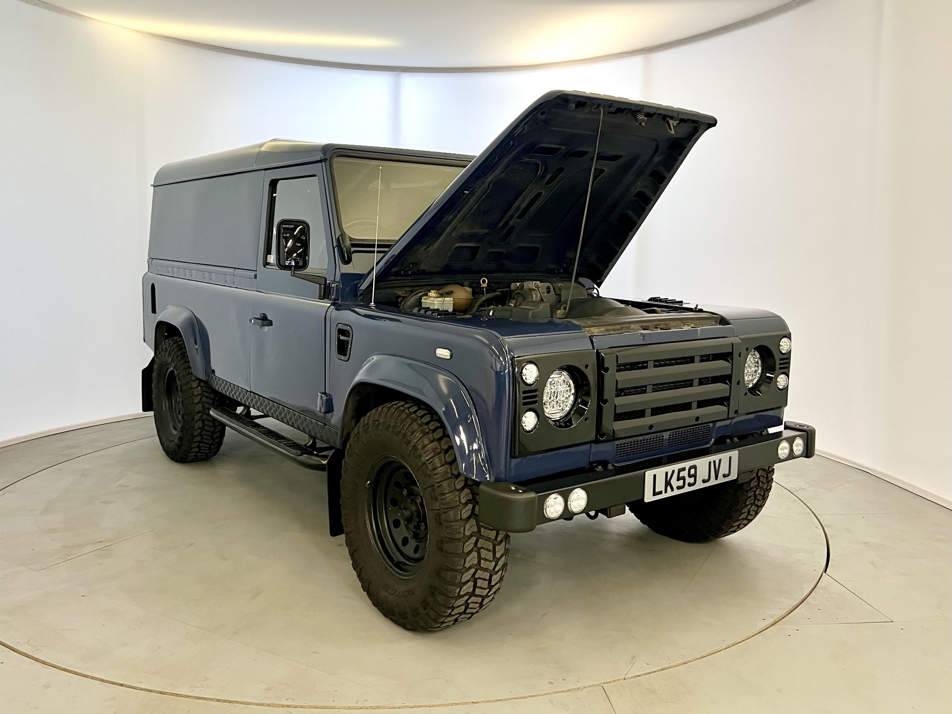 Land Rover Defender 110 TDCI - Image 30 of 31