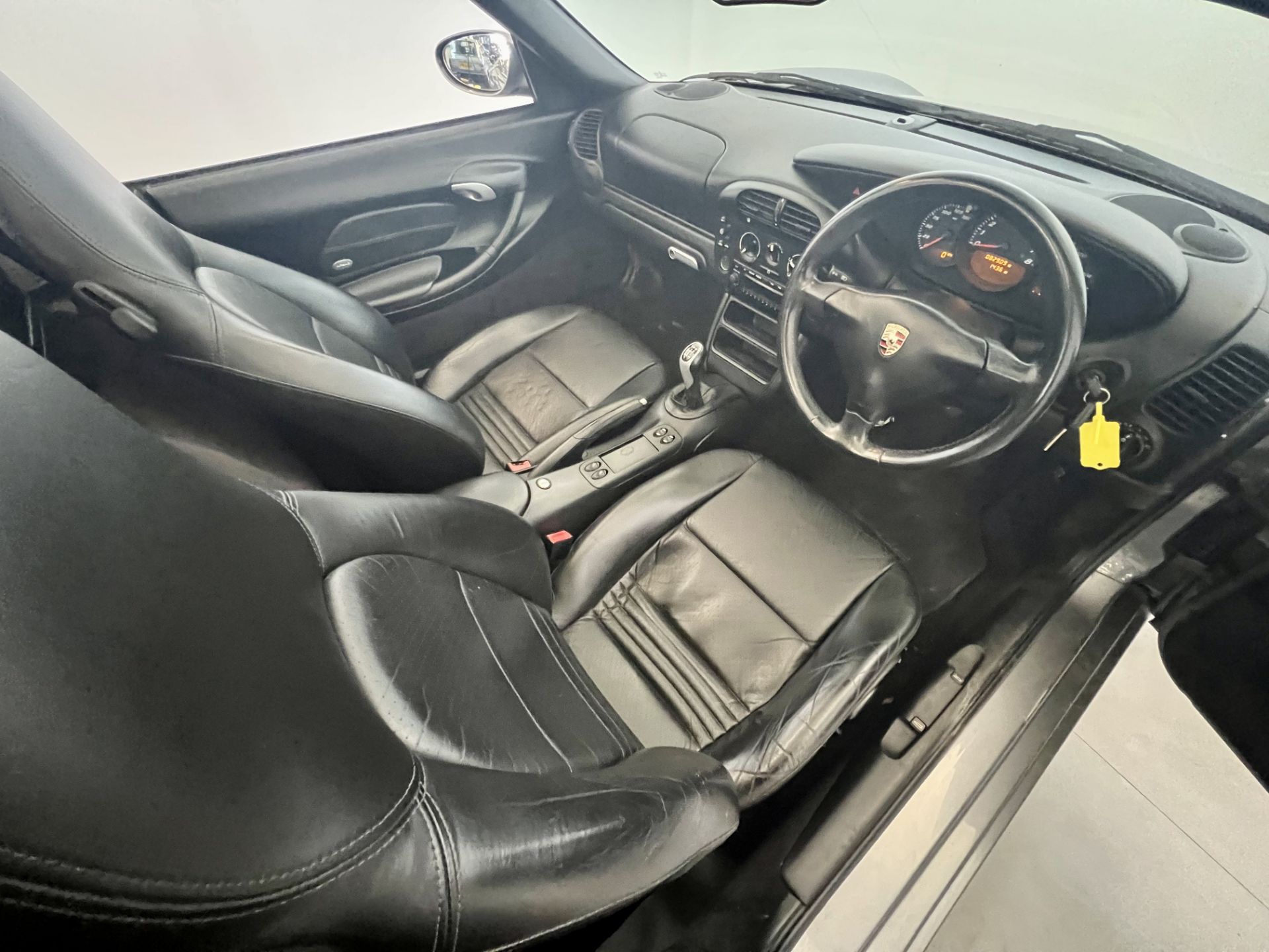 Porshe Boxster - Image 19 of 31