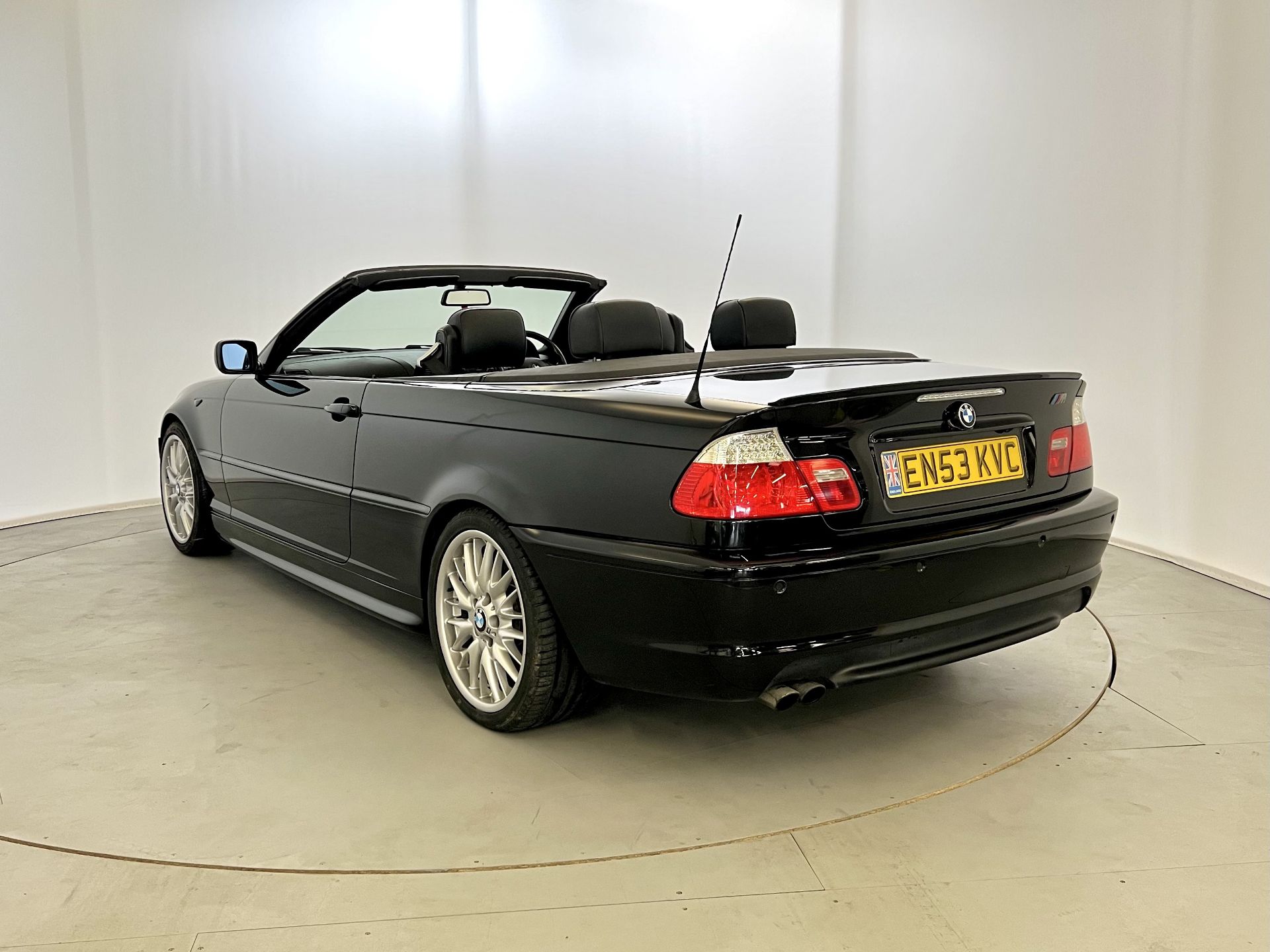 BMW 320i M-Sport - Image 8 of 34