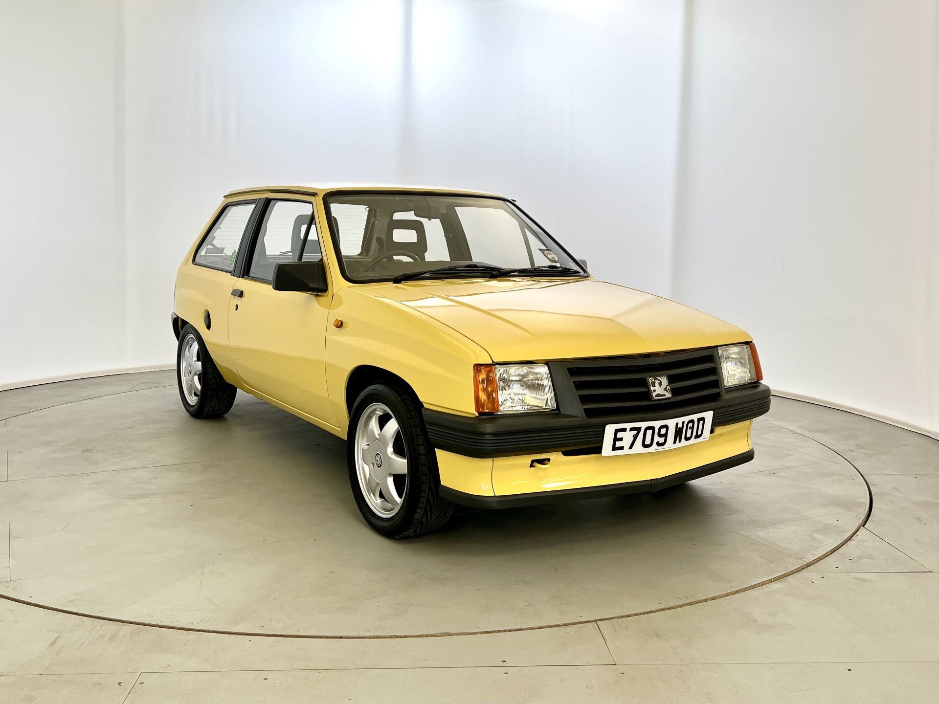 Vauxhall Nova - Image 13 of 33