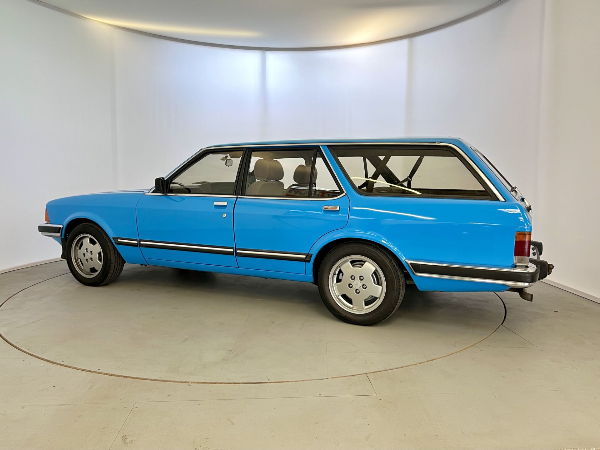 Ford Granada - Image 6 of 36