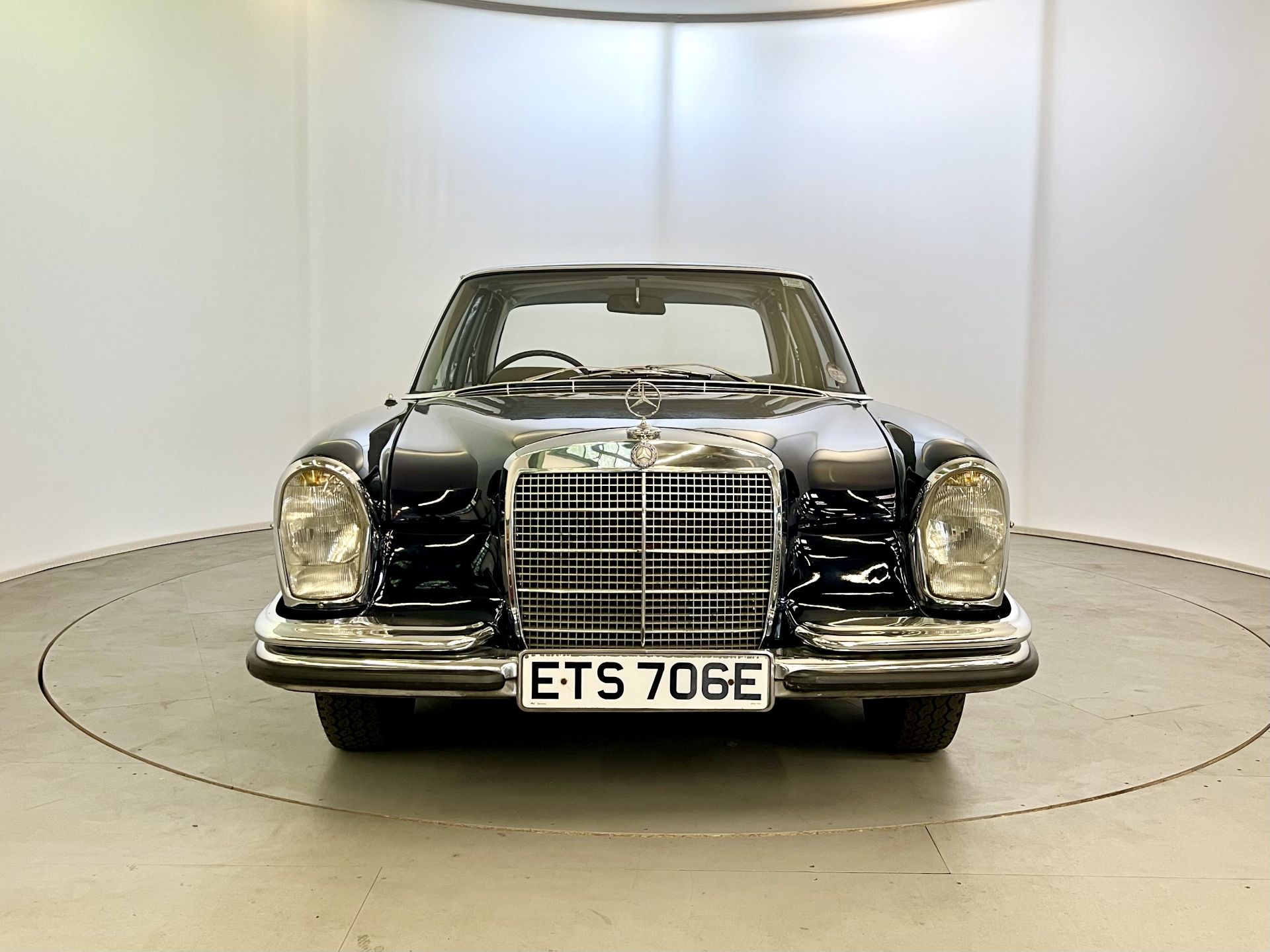 Mercedes-Benz 250s - Image 2 of 29