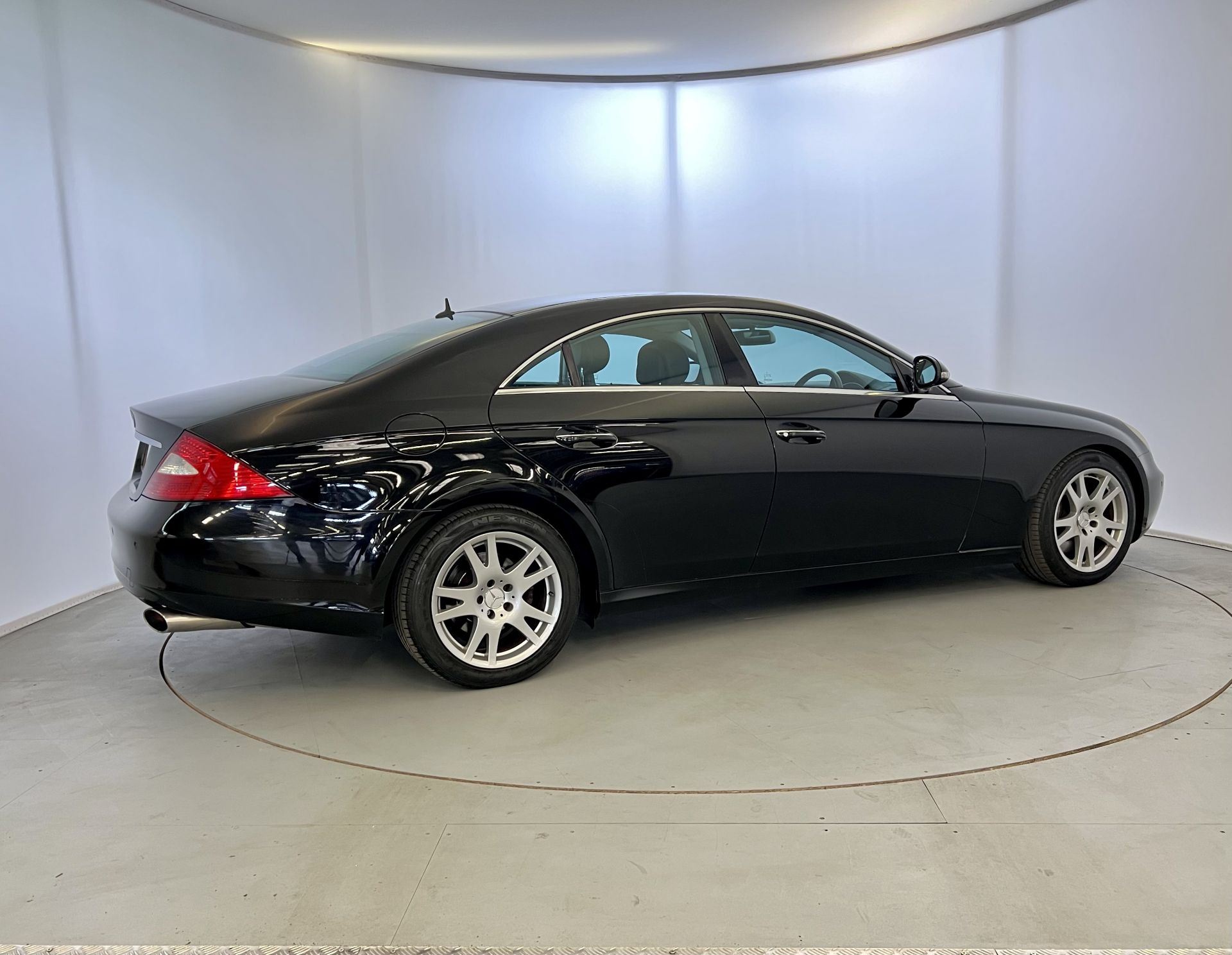 Mercedes-Benz CLS 350 - Image 10 of 32