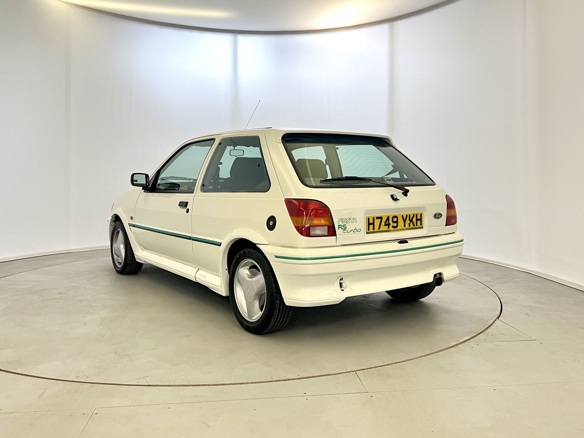 Ford Fiesta RS Turbo - Image 7 of 33