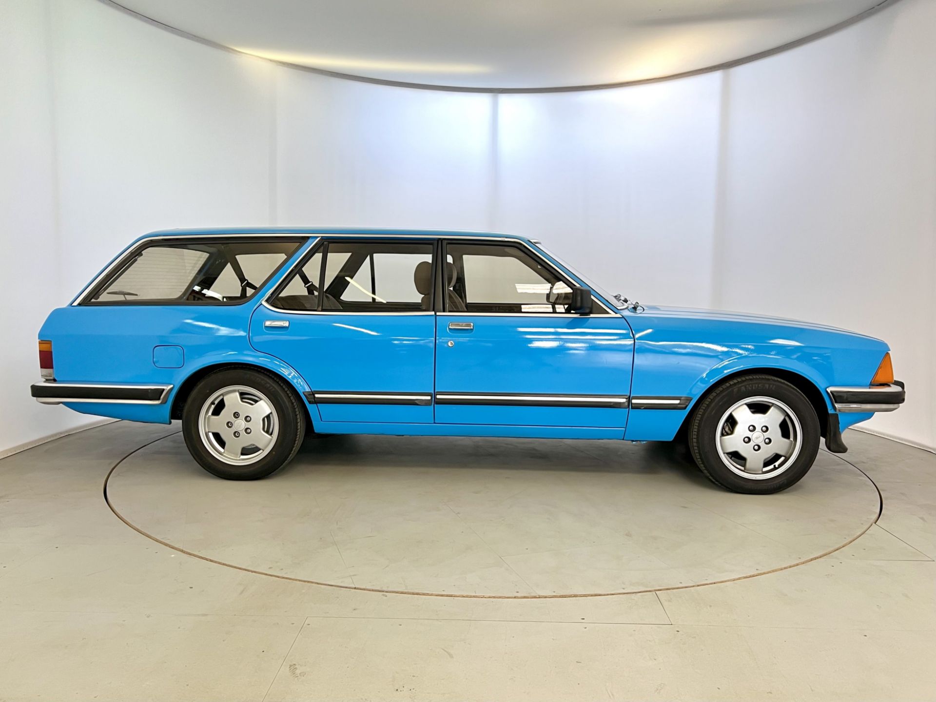 Ford Granada - Image 11 of 36