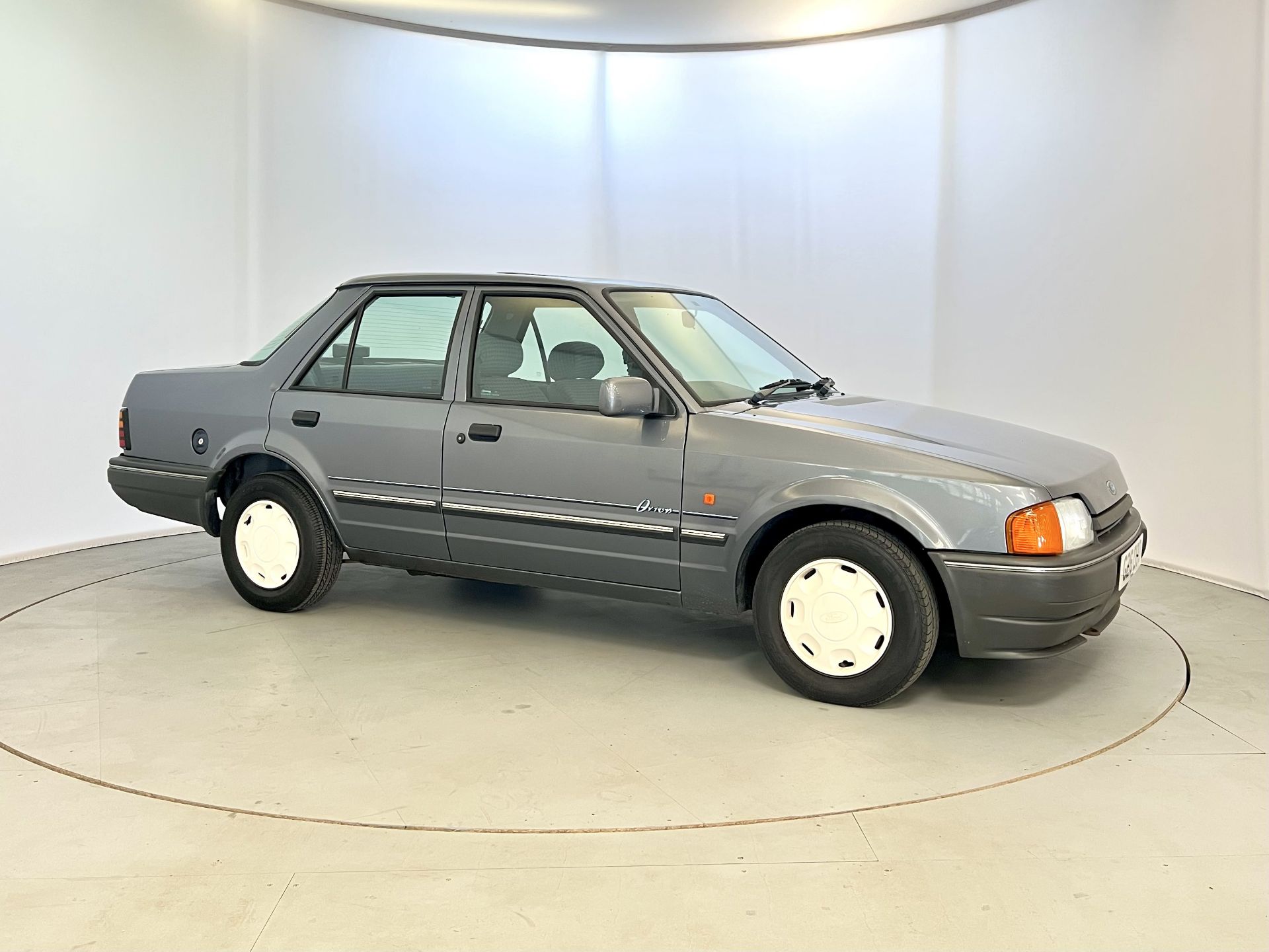 Ford Orion DX - Image 12 of 34