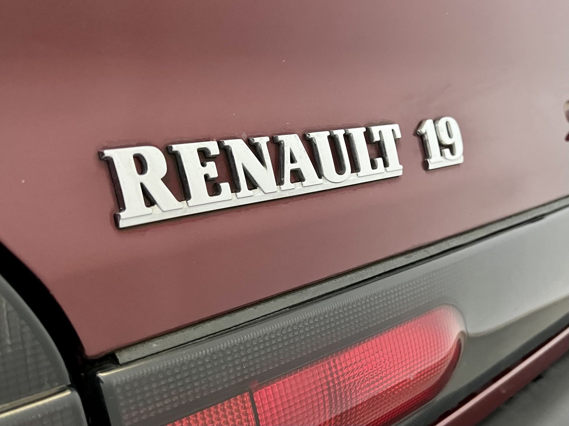 Renault 19 - Image 15 of 38