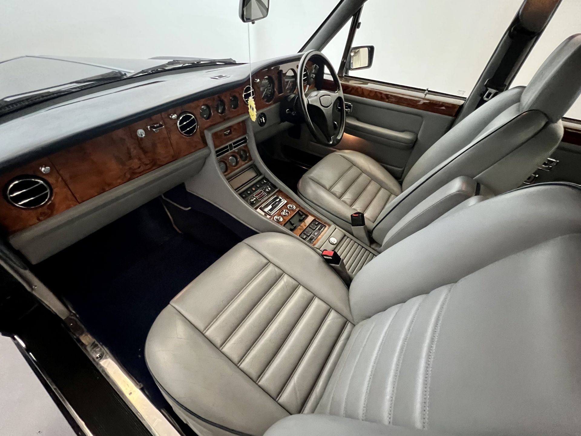 Bentley Turbo R - Image 32 of 43