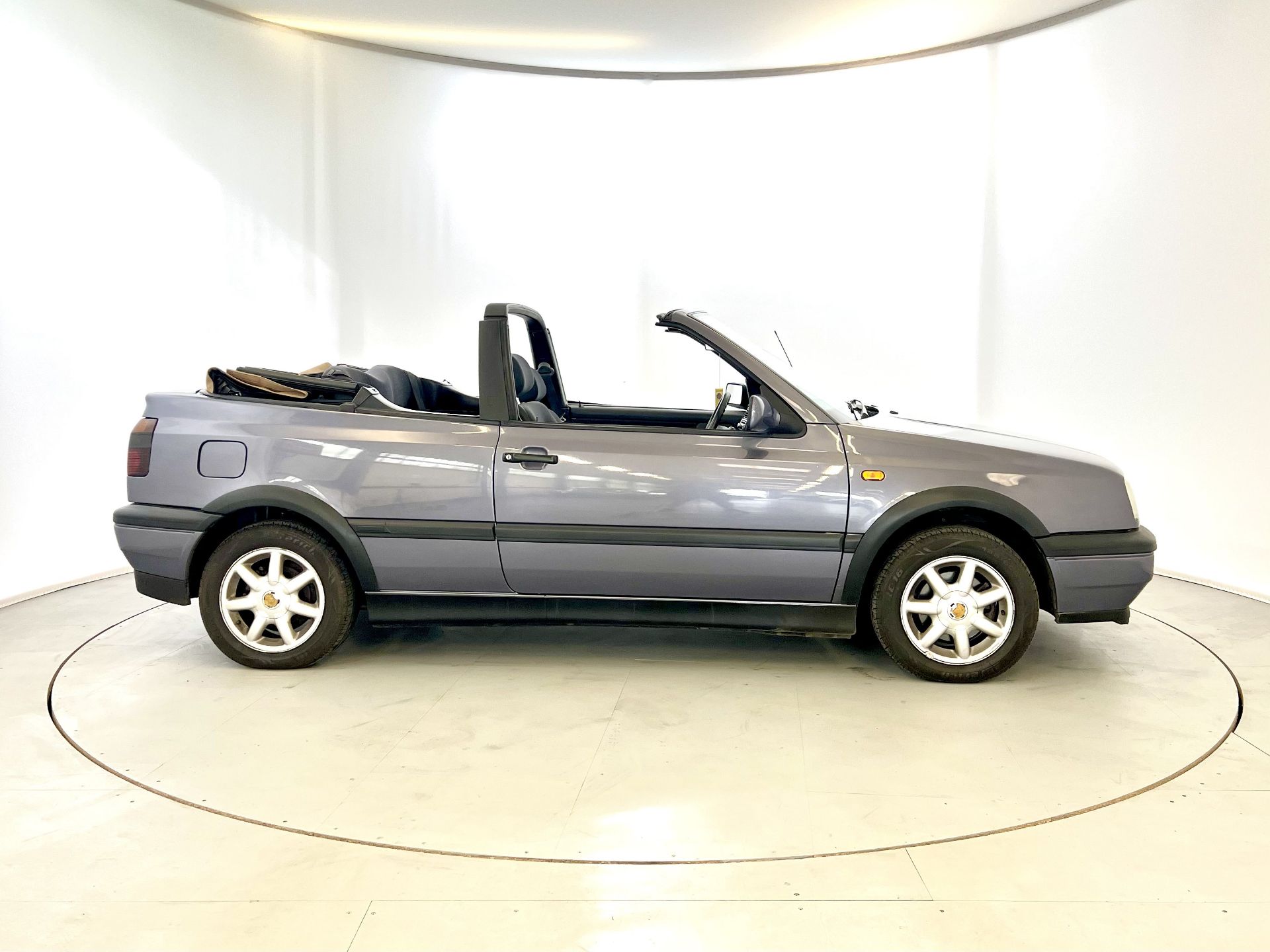 Volkswagen Golf Cabrio - Image 11 of 35