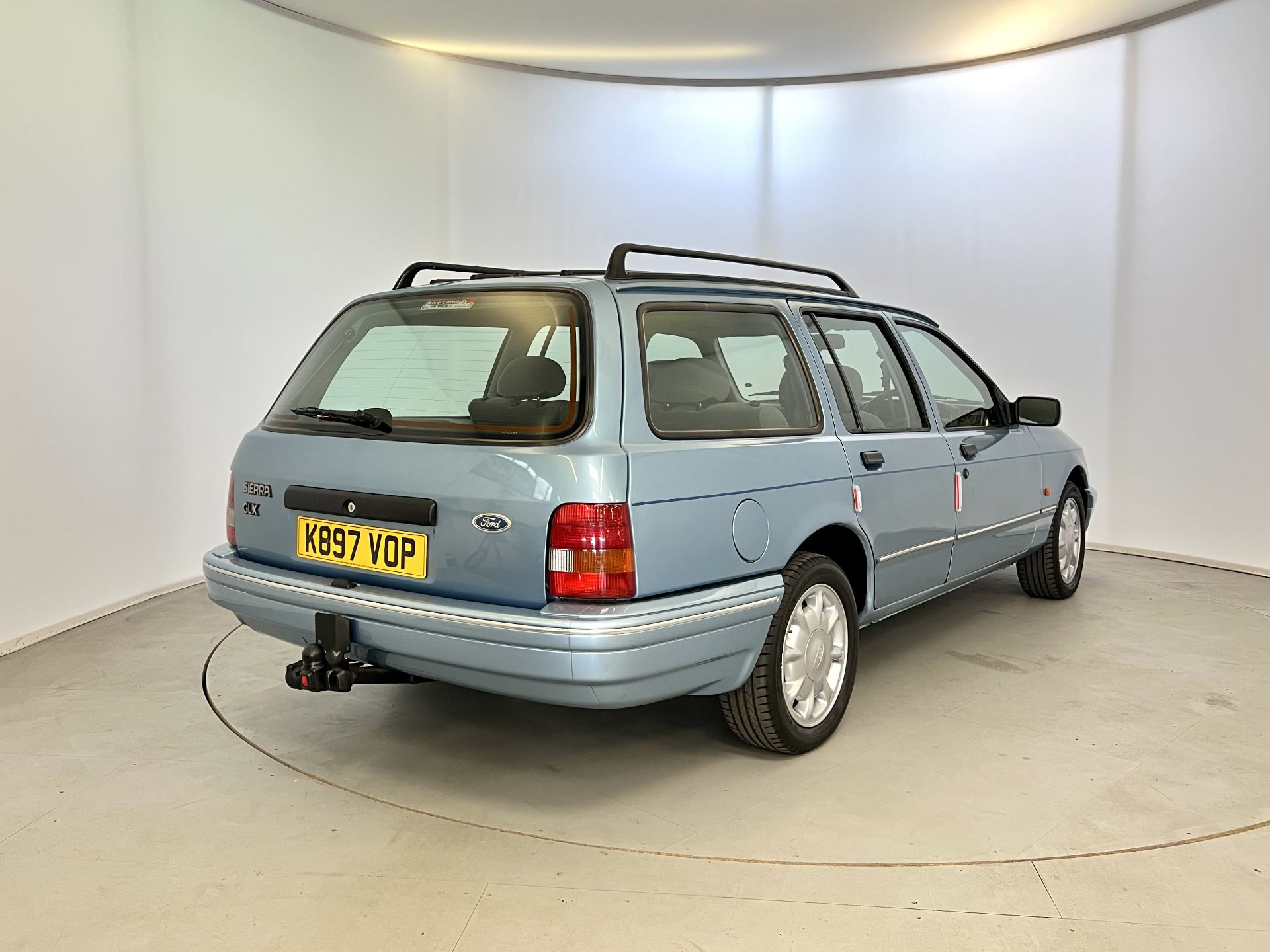 Ford Sierra GLX - Image 9 of 33