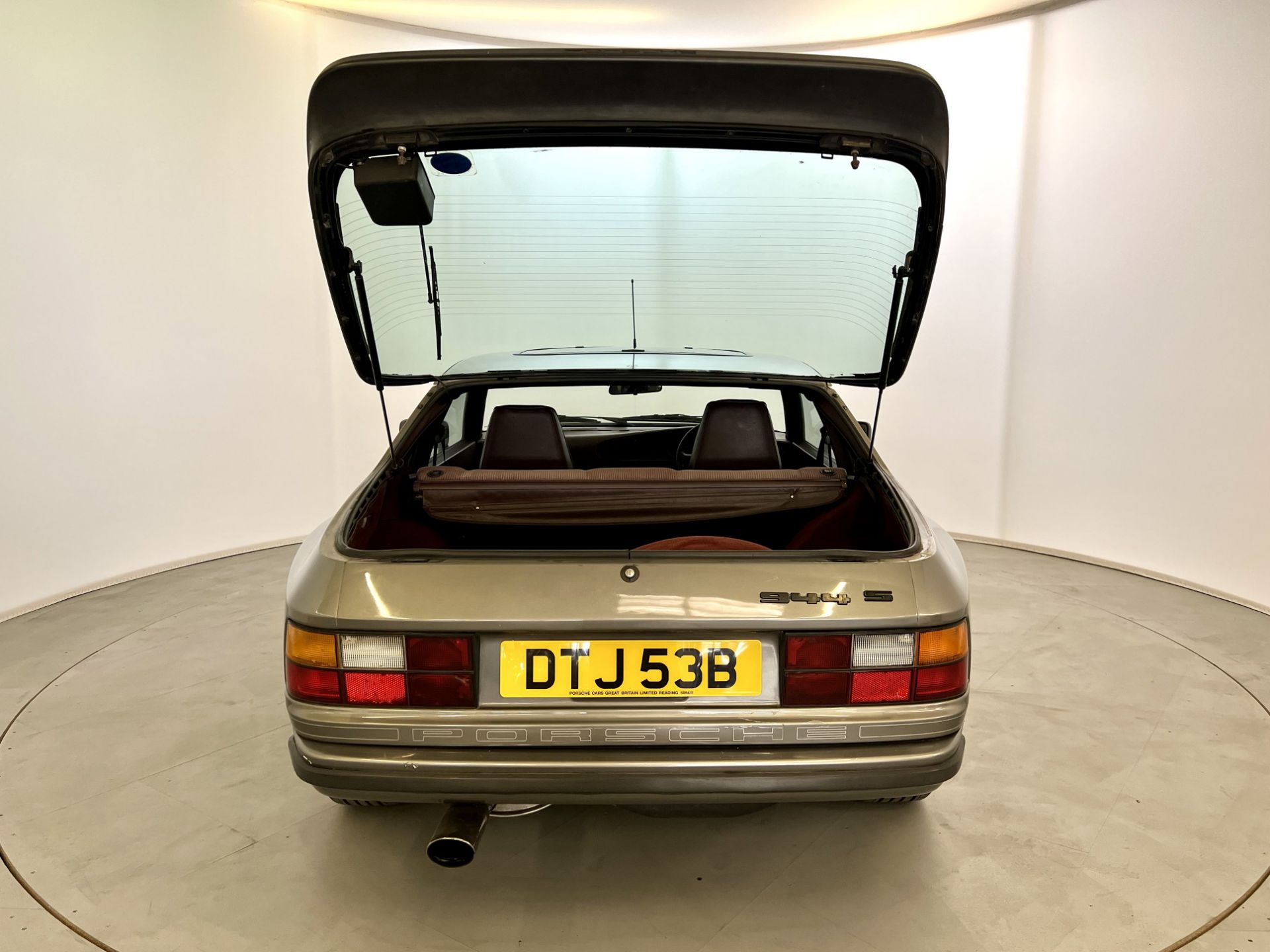 Porsche 944 S - Image 27 of 29