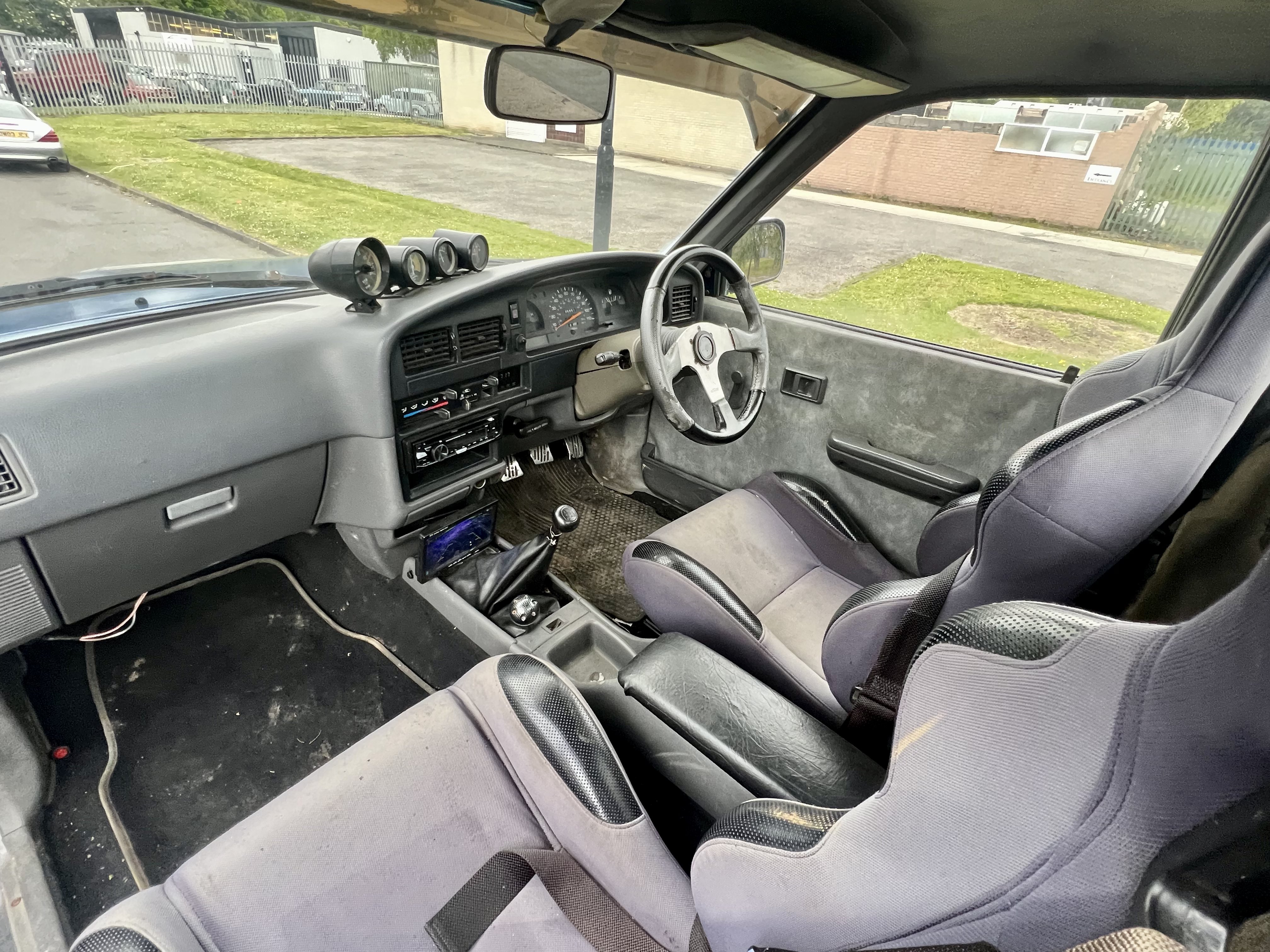 Toyota Hilux - Image 17 of 21