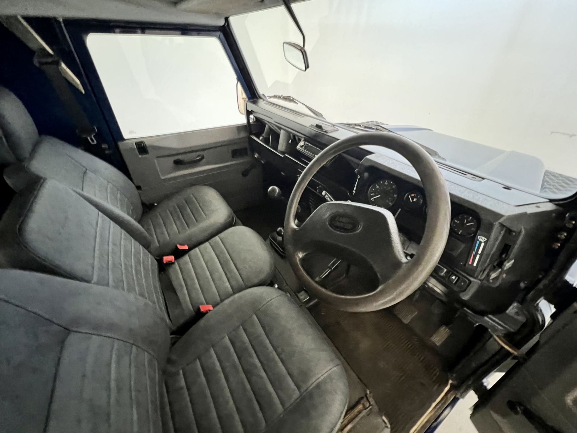 Land Rover Defender 90 - Image 20 of 31