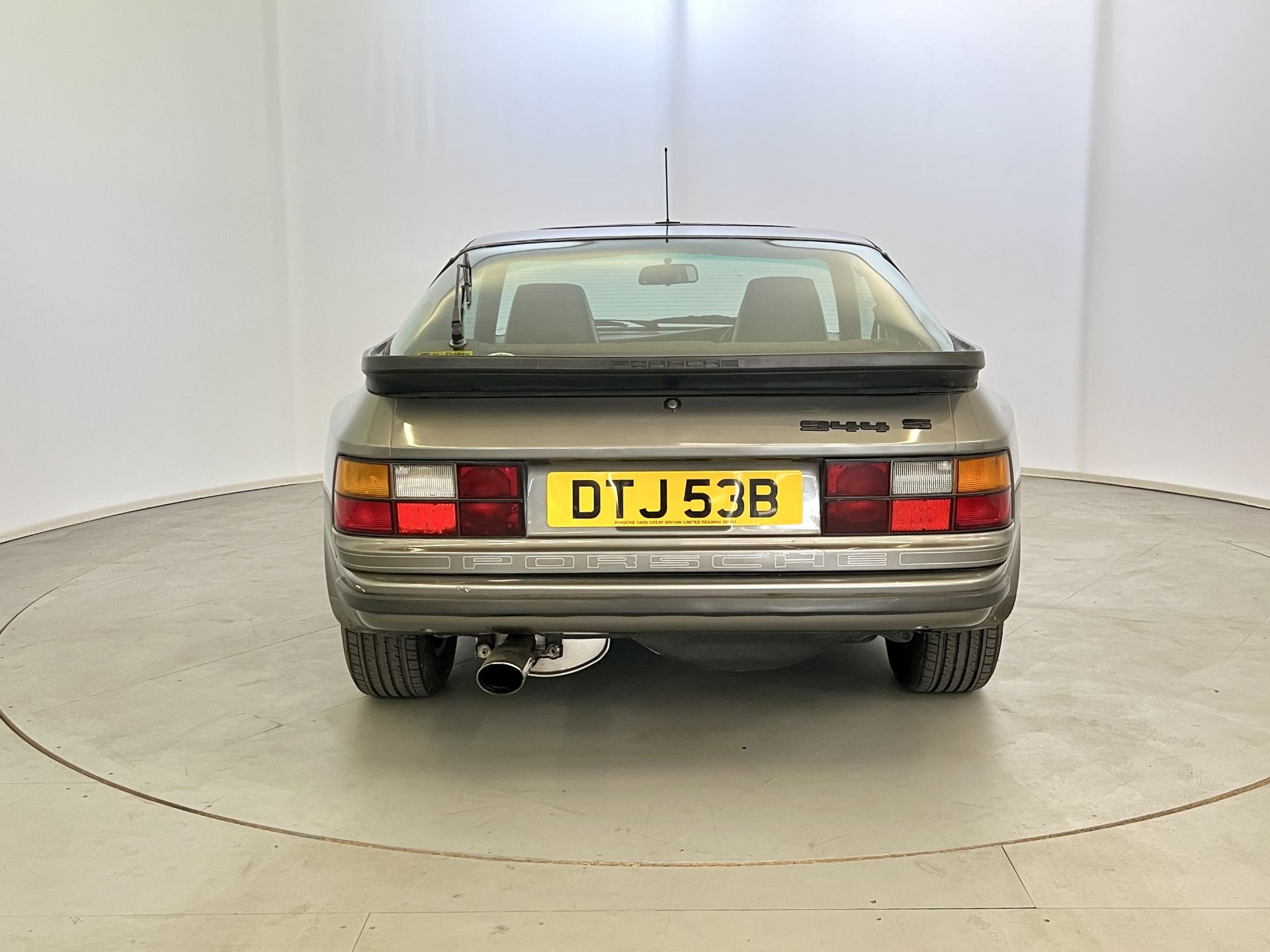 Porsche 944 S - Image 8 of 29