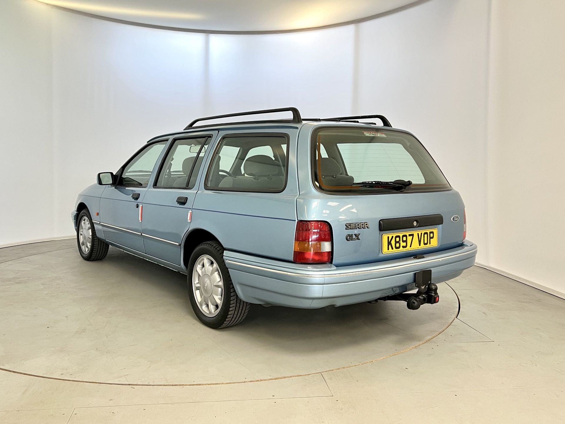 Ford Sierra GLX - Image 7 of 33